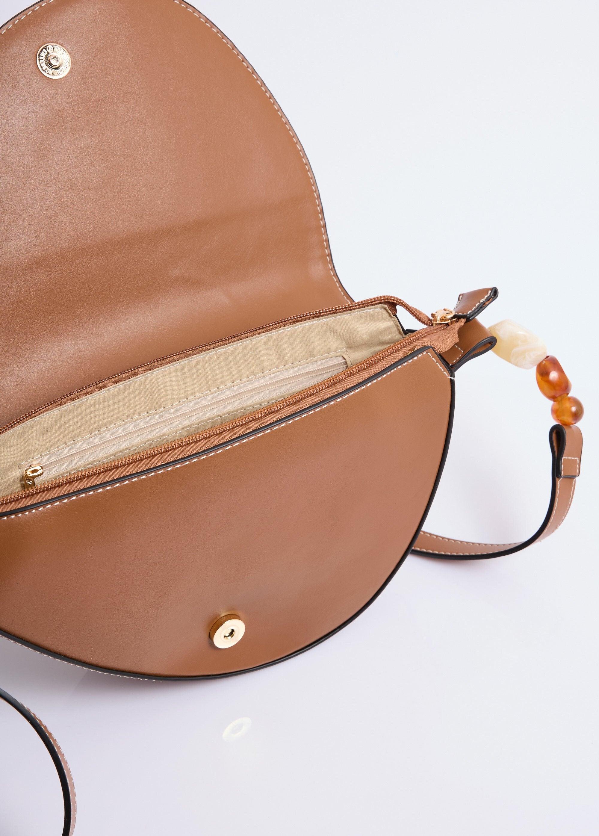 Bolso_bohemio_con_detalles_caprichosos_camello_DE2_slim