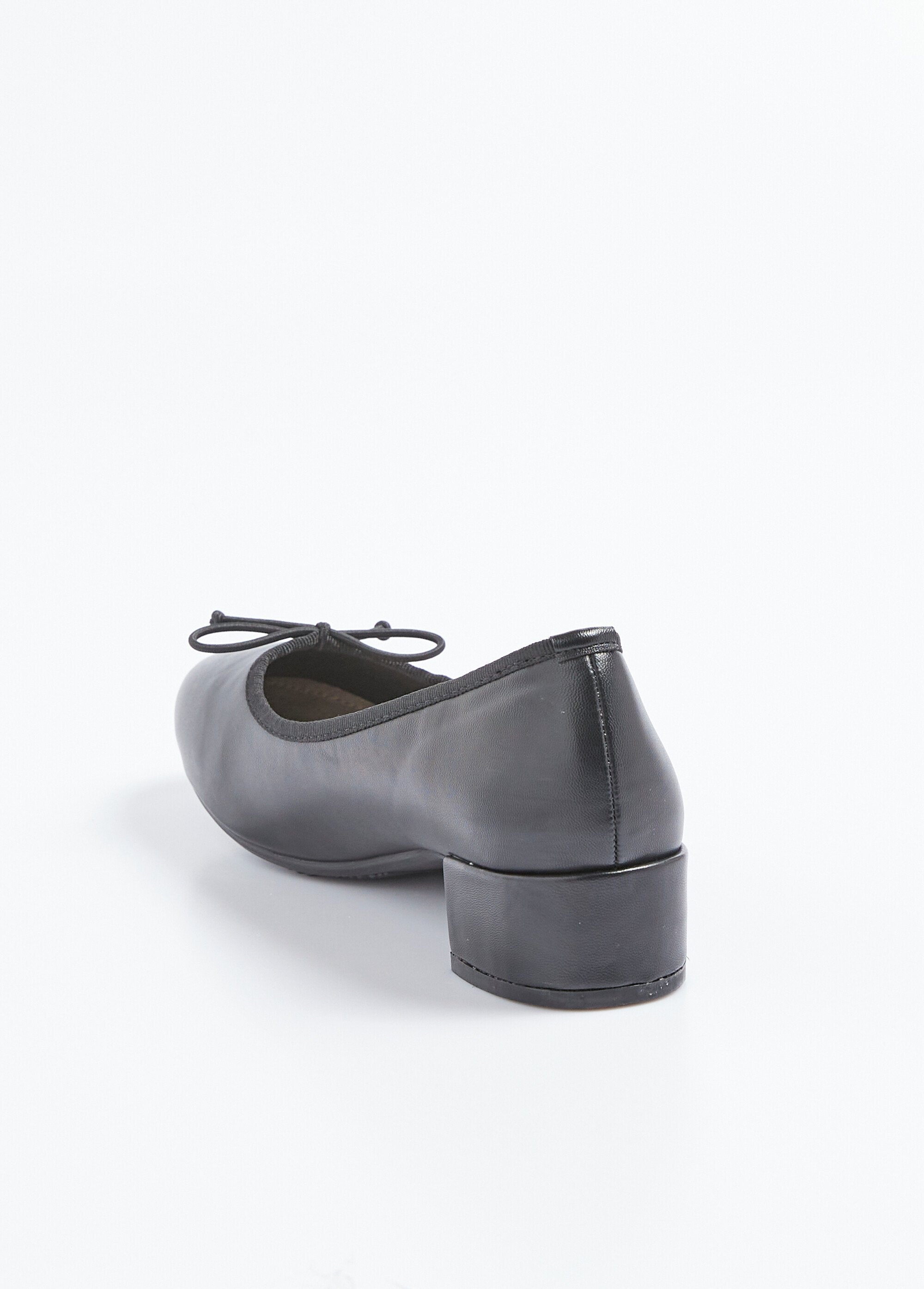 Bailarinas_con_tacón_pequeño,_ancho_cómodo,_lazo_elegante._Negro_DO1_slim