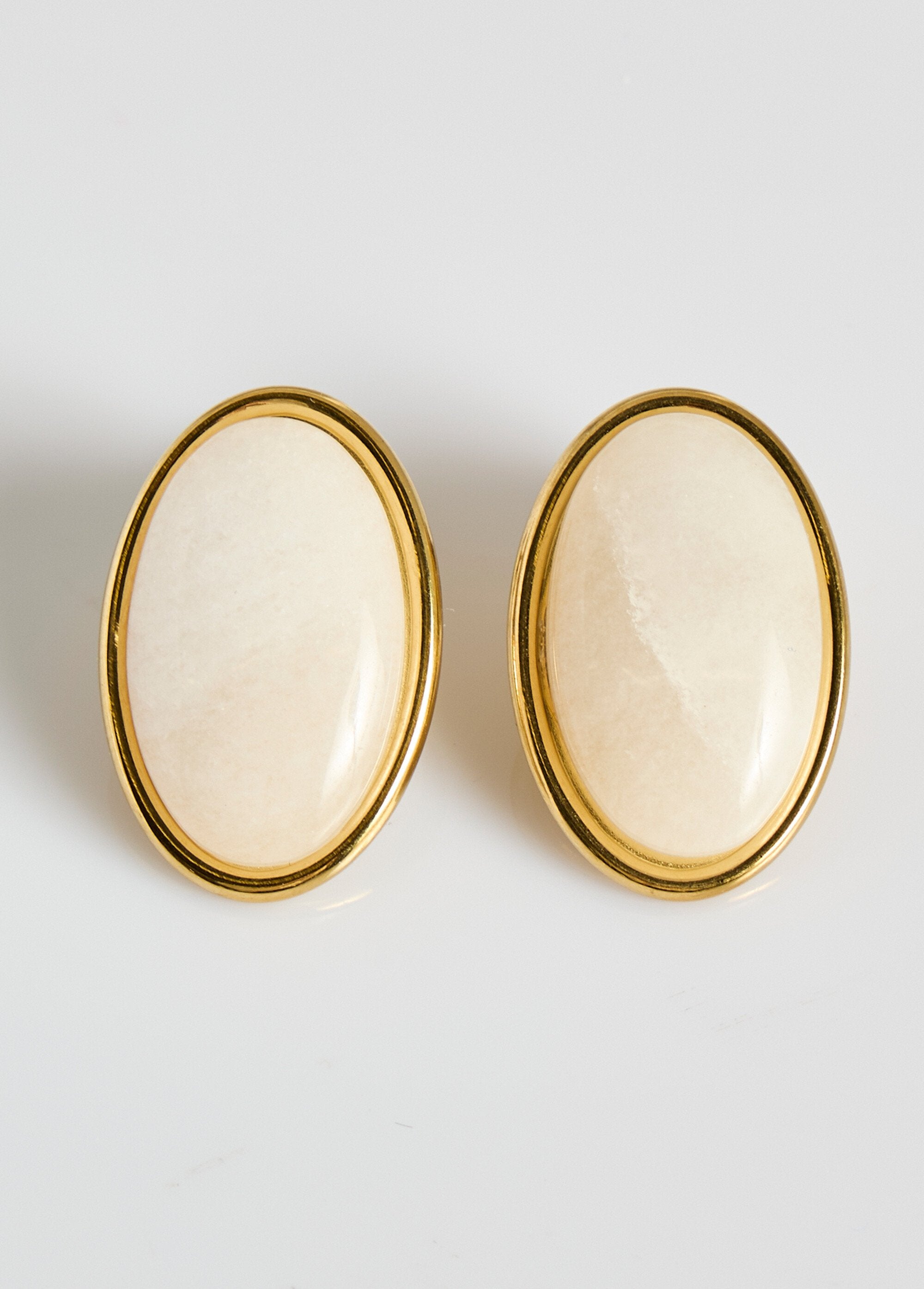 Pendientes_de_medallón_ovalado_de_acero_inoxidable_Blanco,_Blanca_FA1_slim