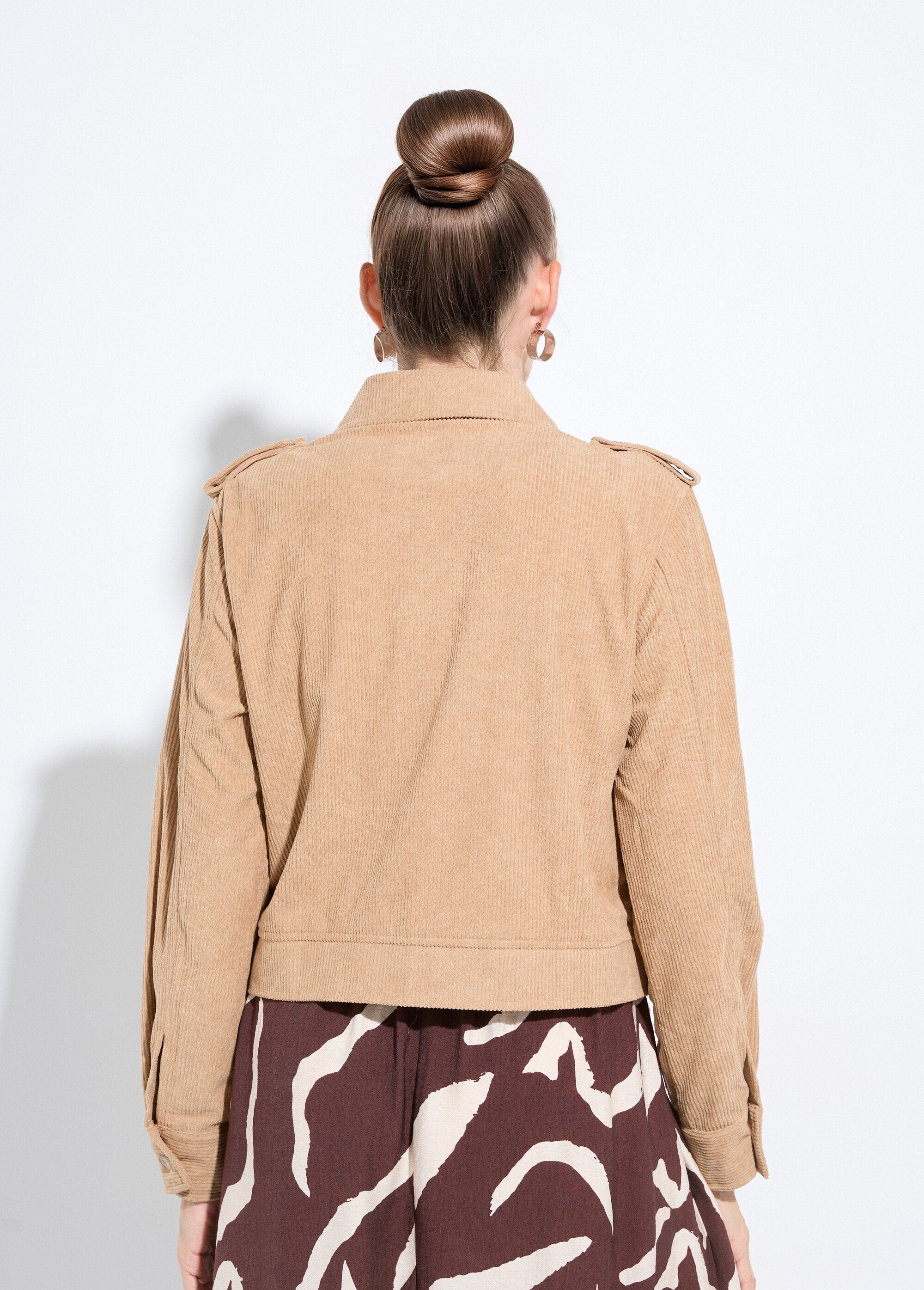 Chaqueta_corta_con_cremallera_en_terciopelo_acanalado_grueso_Beige_DO1_slim