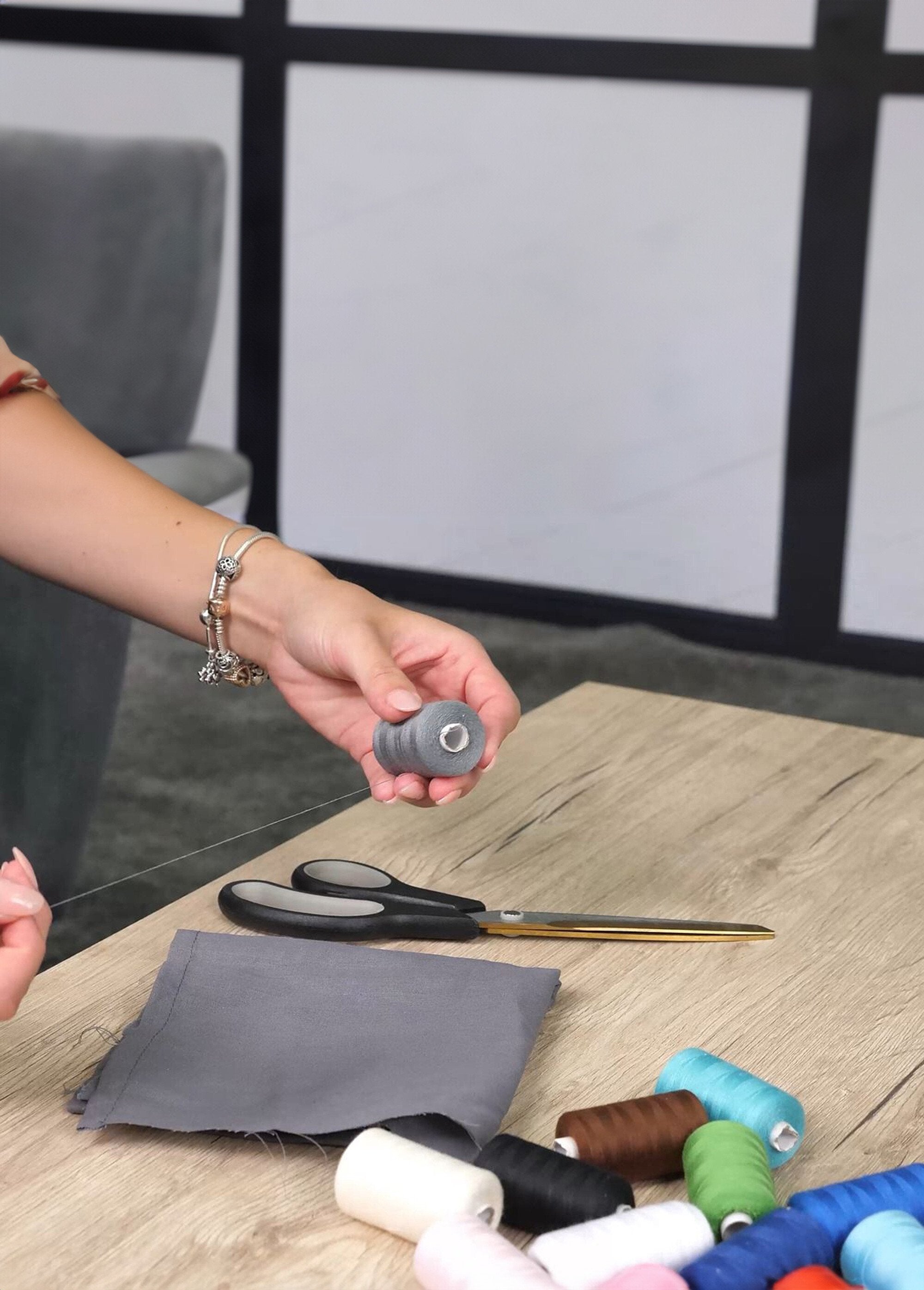 Carretes_de_hilo_de_coser_de_colores_-_paquete_de_15_Blanco,_Blanca_DE1_slim