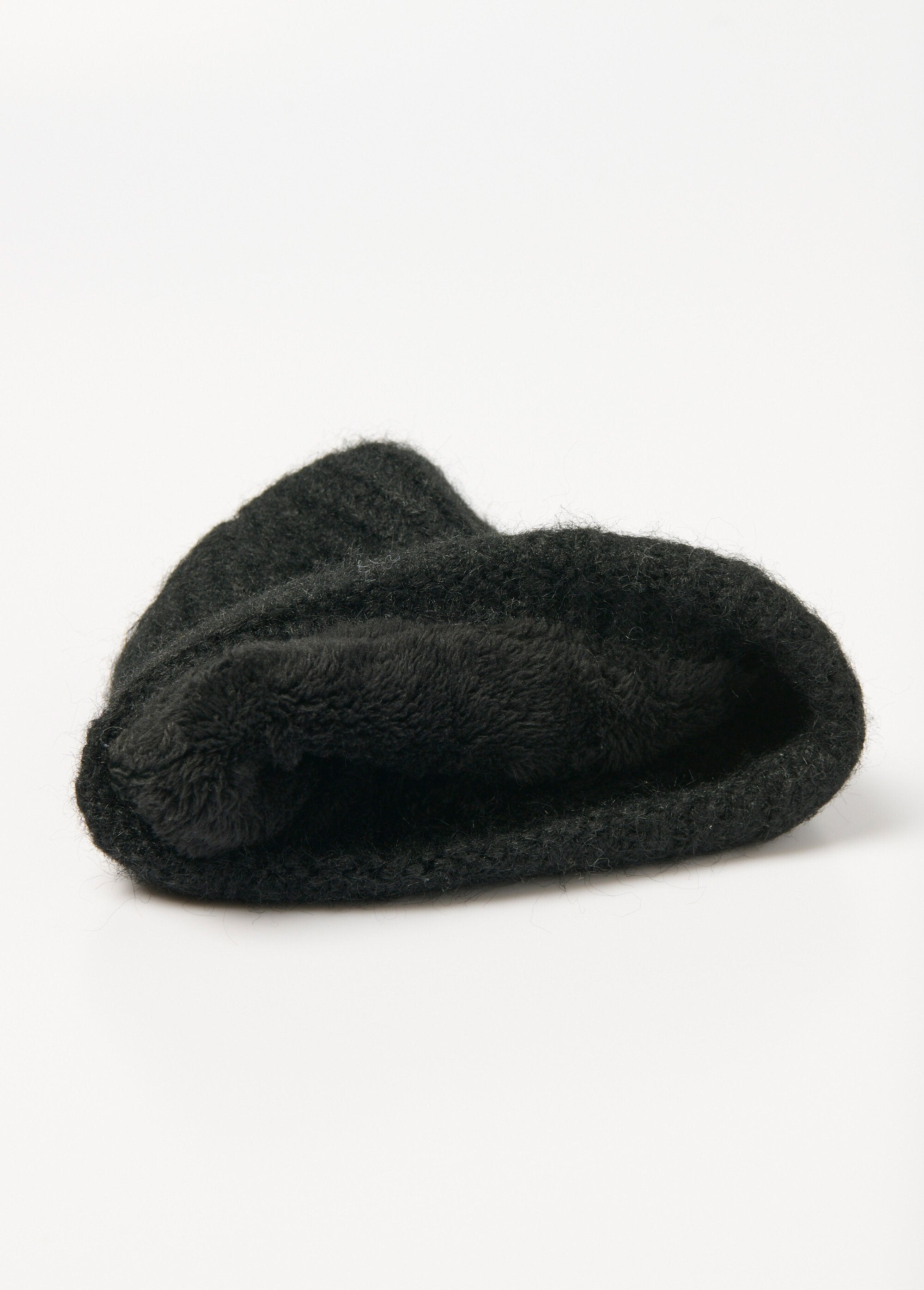 Gorro_de_lana_cálido_con_interior_de_forro_polar_Negro_UN1_slim