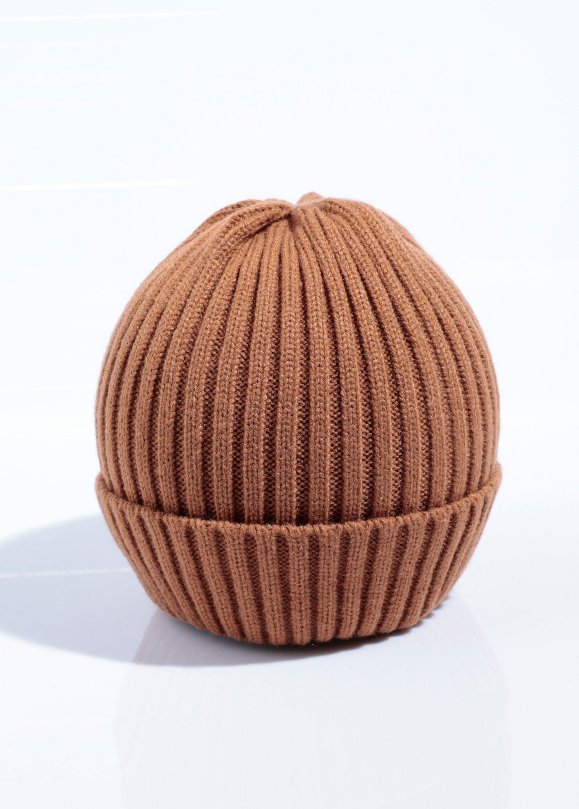 Gorro_de_punto_acanalado_con_puño_camello_FA2_slim