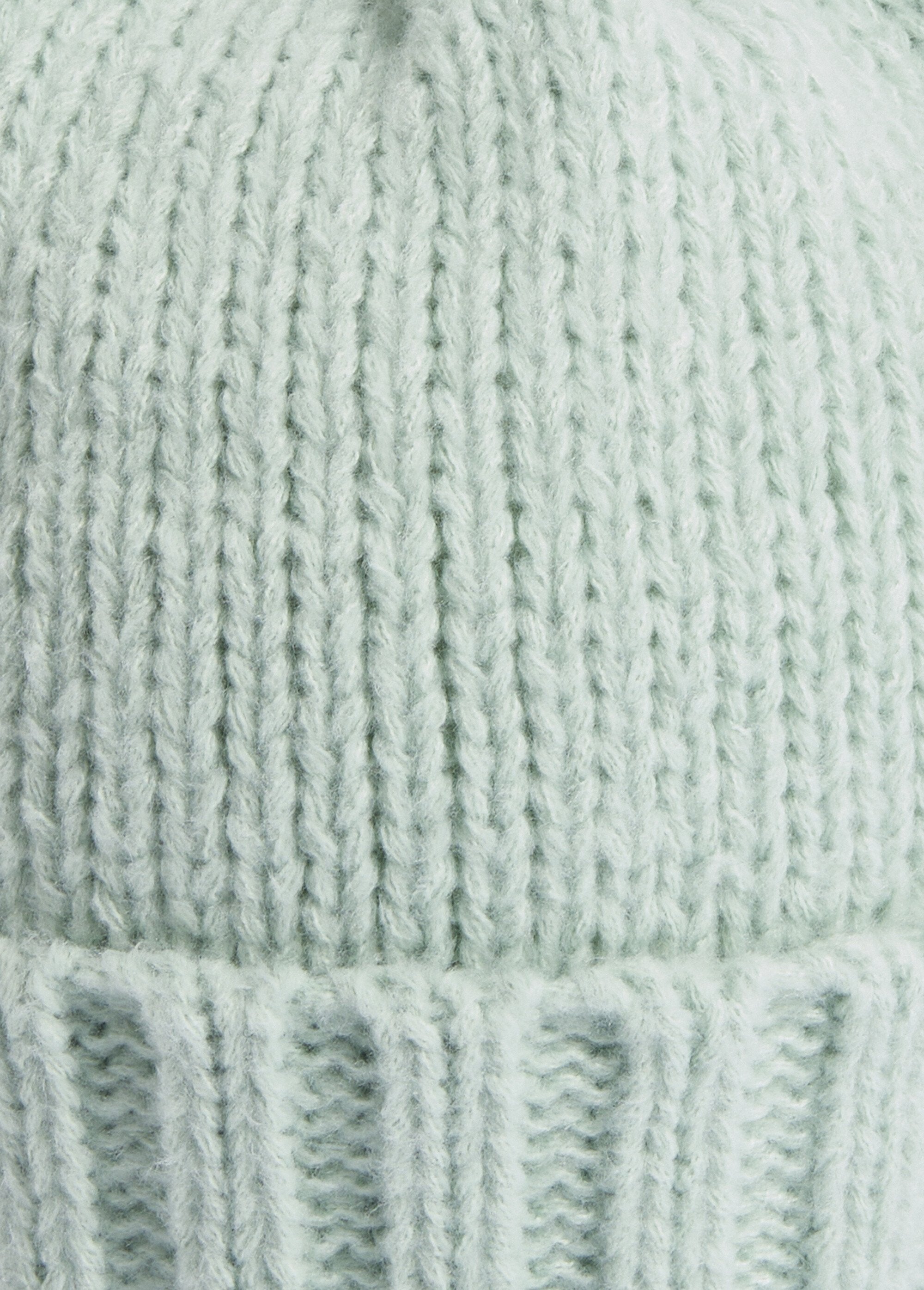 Gorro_con_puños_de_punto_acanalado_en_tonos_pastel_menta_DE1_slim