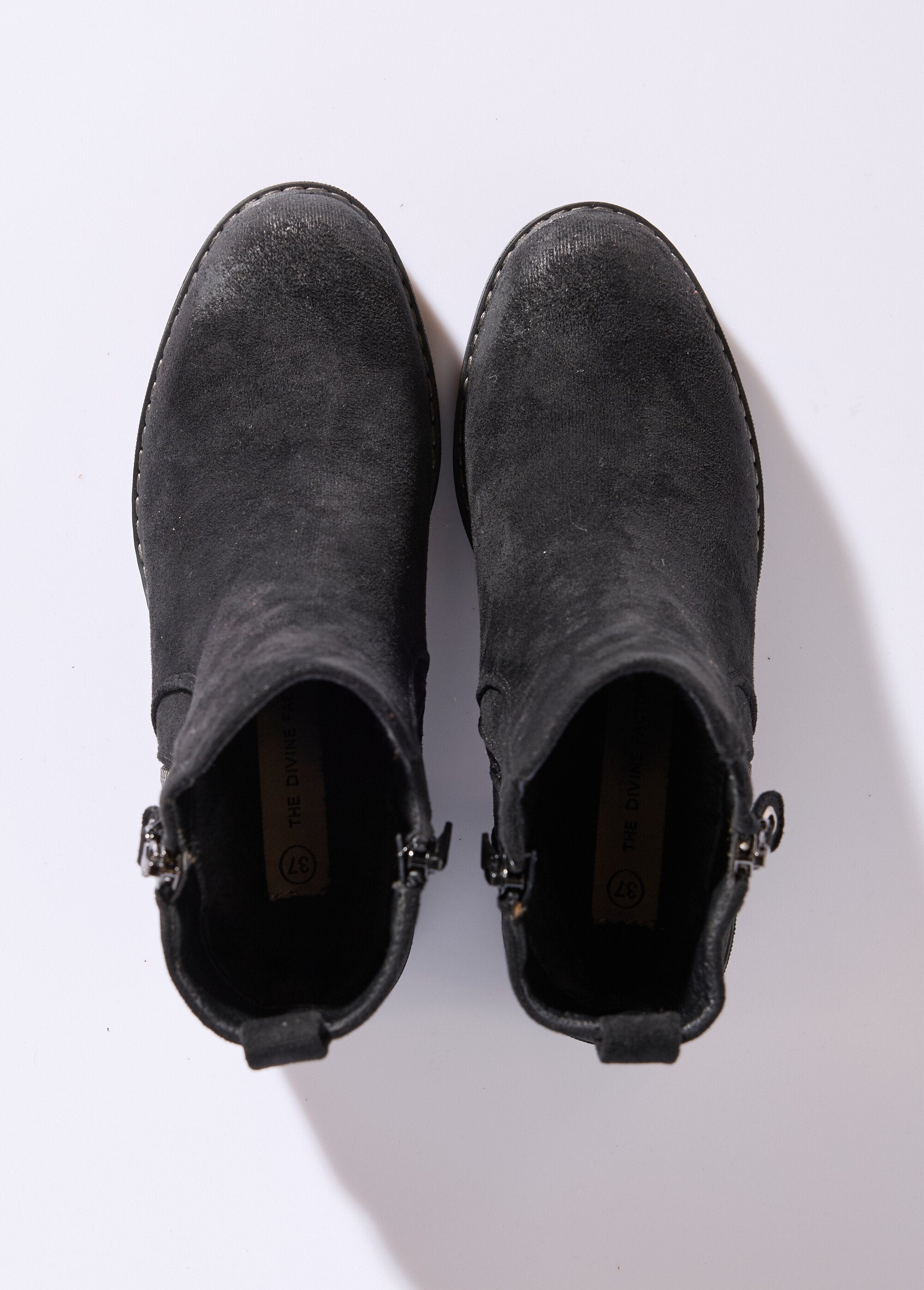 Botas_de_tacón_con_cremallera_y_puntera_con_efecto_usado_Negro_OV1_slim