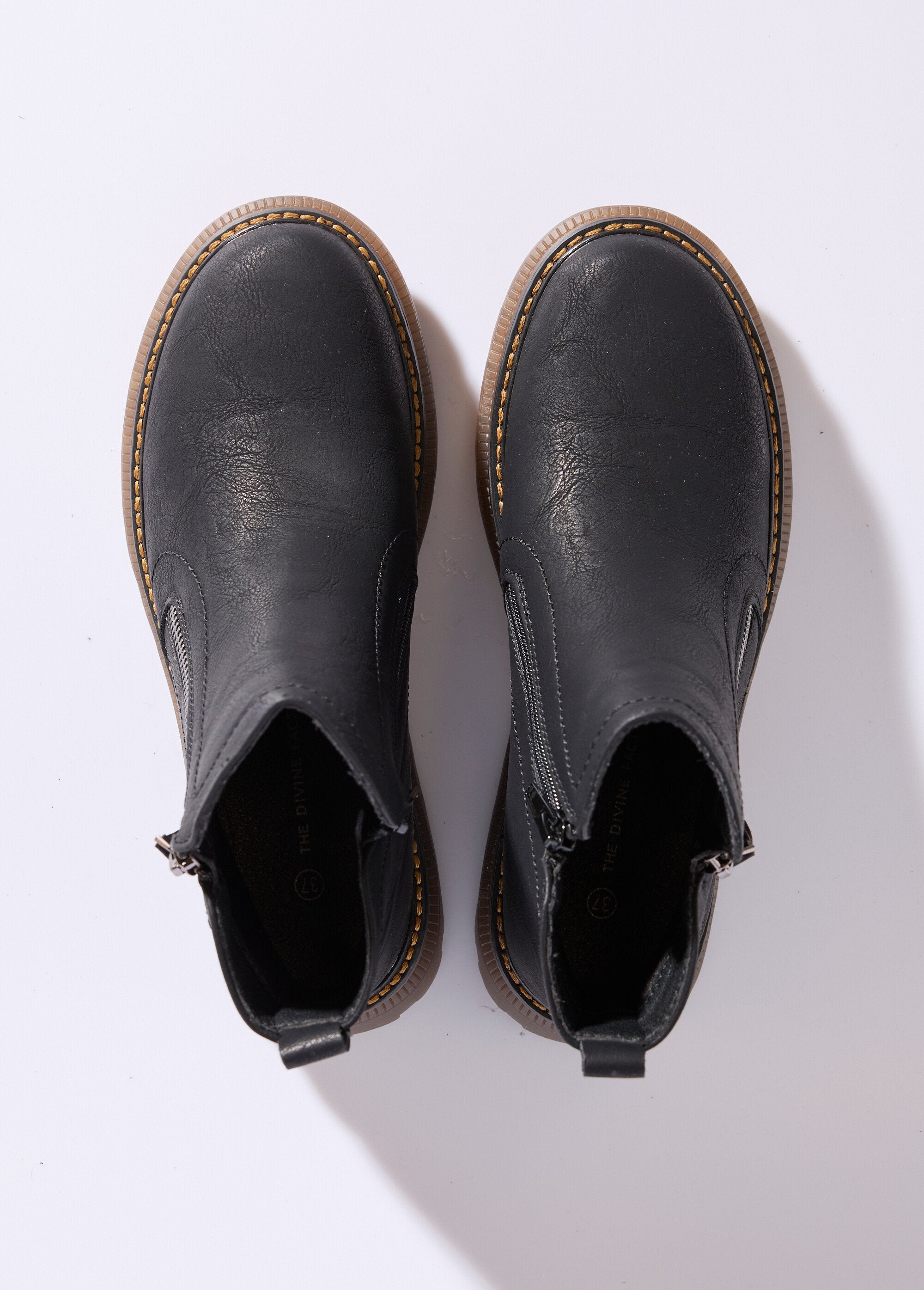 Botas_con_cremallera_y_costuras_en_contraste_Negro_OV1_slim