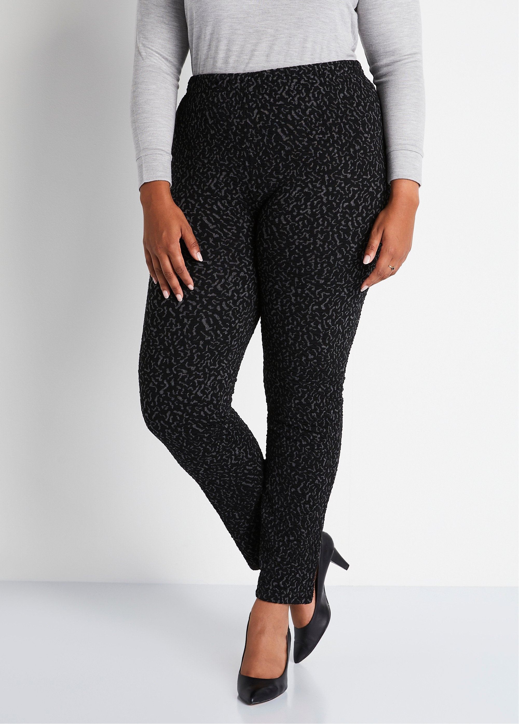 Leggings_elásticos_lisos_o_bicolores_con_cintura_elástica_gris_y_negro_FA1_curvy