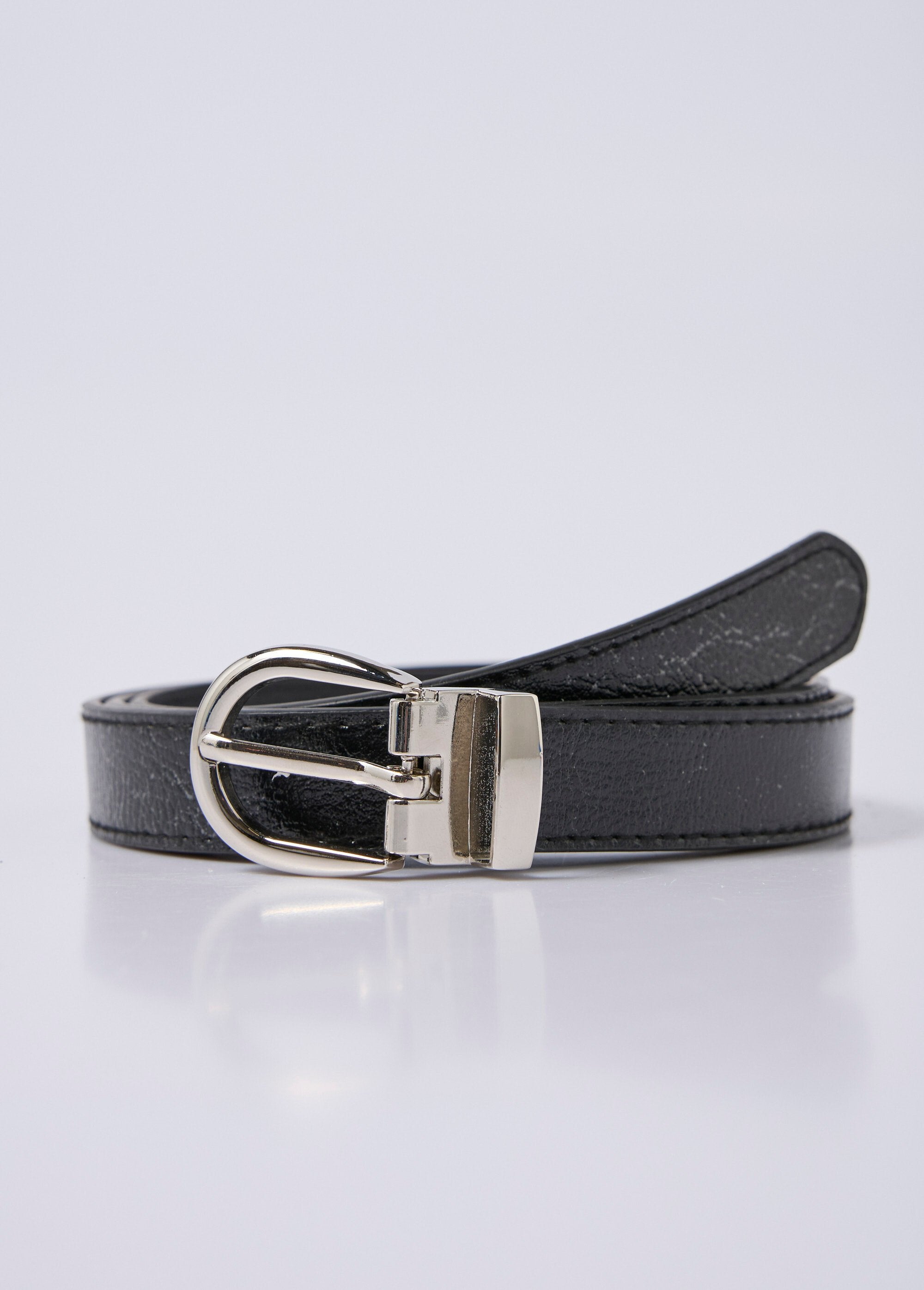 Cinturón_de_talla_única_con_acabado_brillante._Negro_FA1_slim