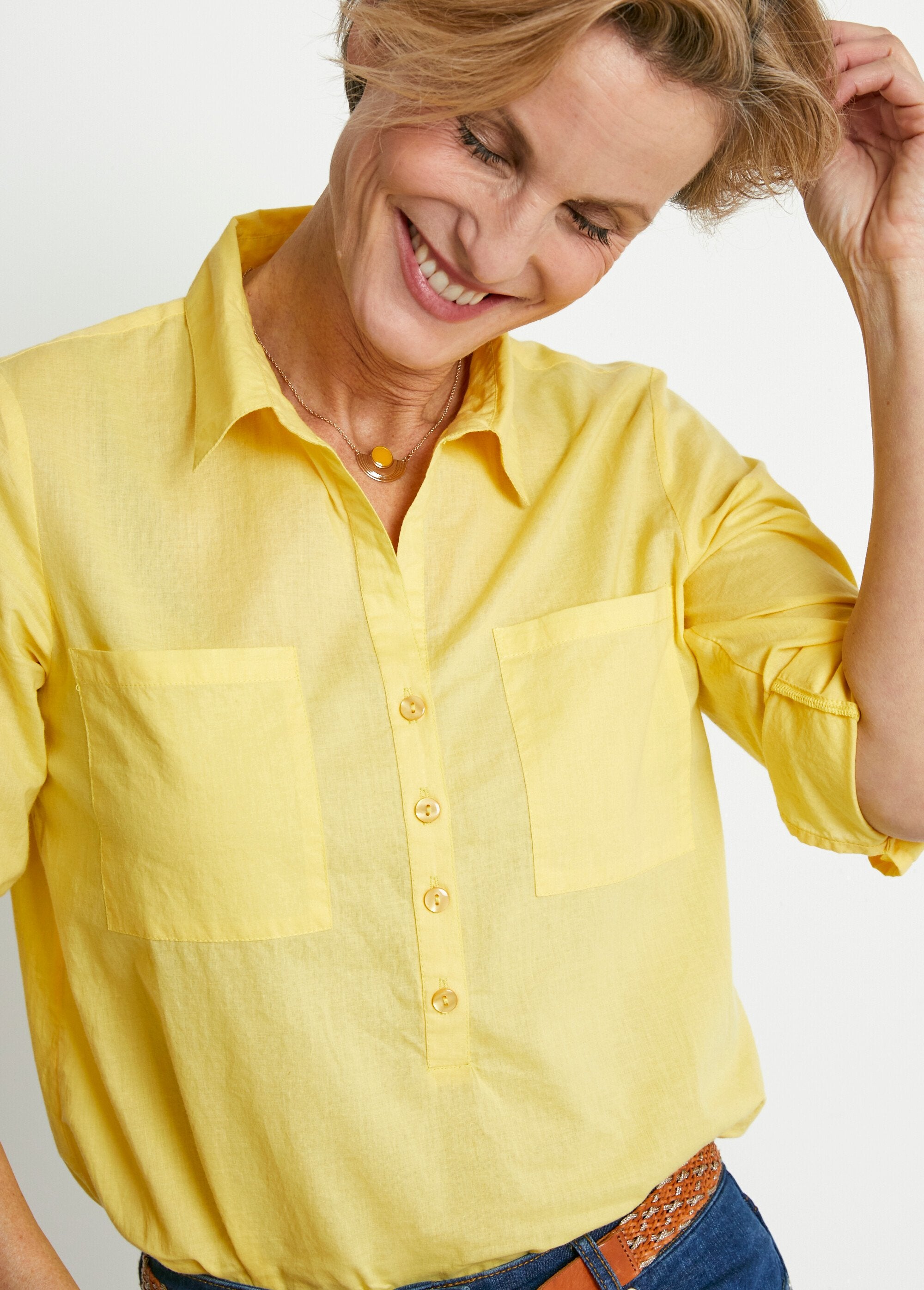 Blusa_larga_de_algodón_estampado_con_botones_AMARILLO_DE3_slim
