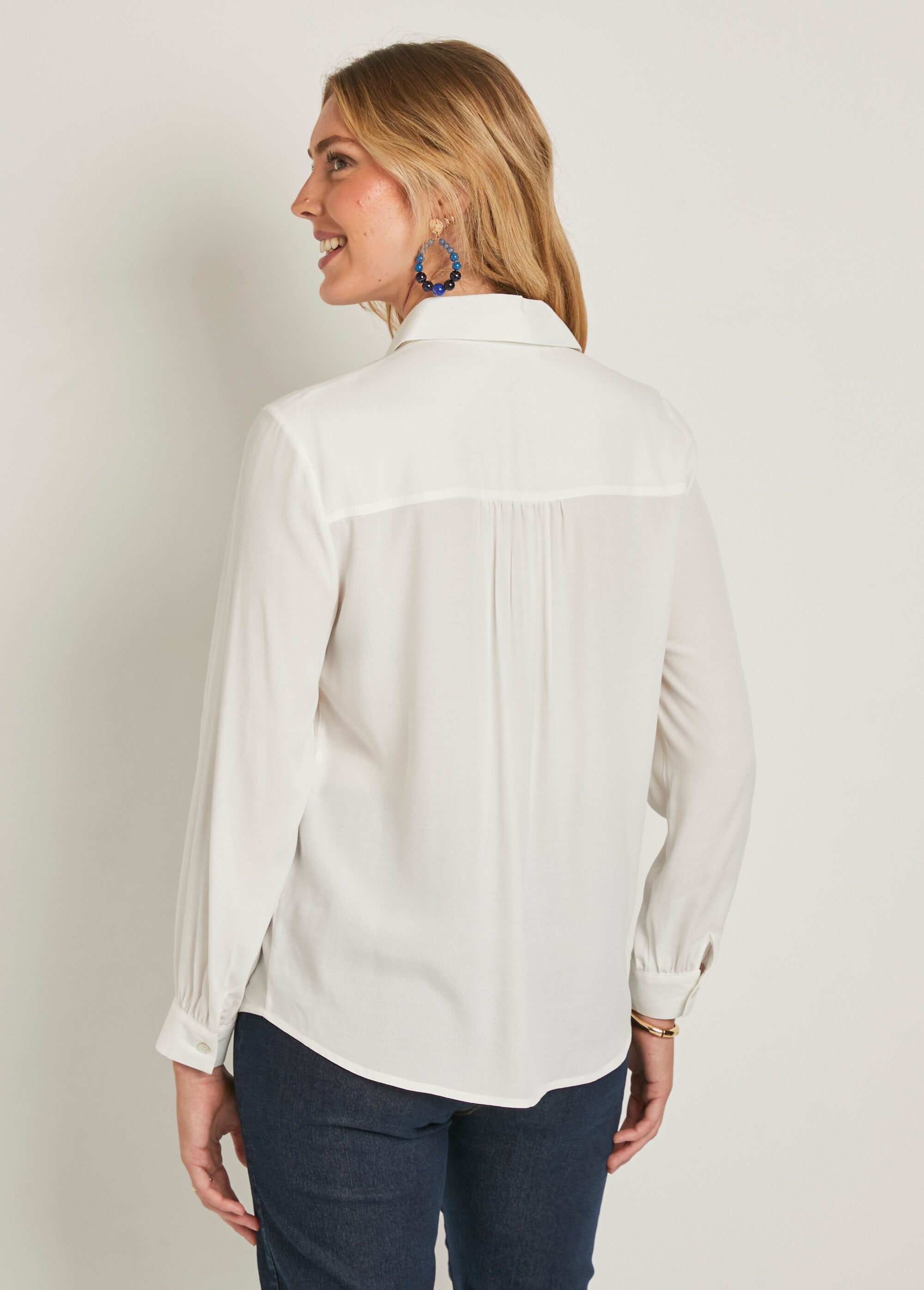 Blusa_larga_abotonada_con_estampado_de_cebra_Crudo_DO1_slim