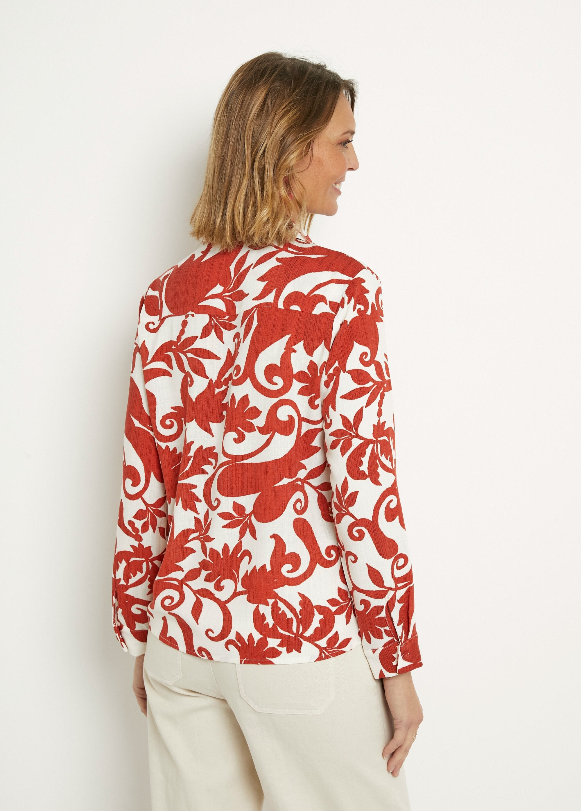 Blusa_de_manga_larga_con_estampado_bucólico_Papirka_y_crudo_DO1_slim