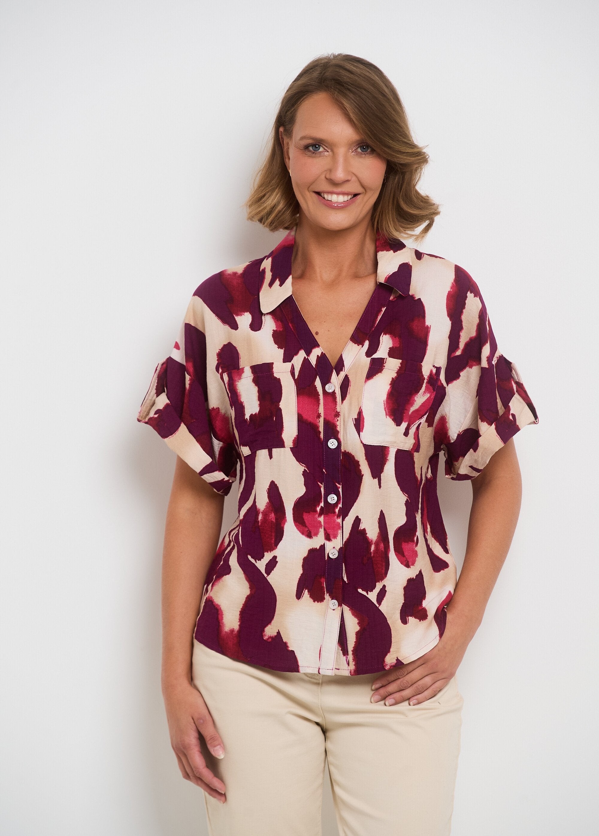 Blusa_elegante_de_manga_corta_Estampados_de_ciruela_FA1_slim