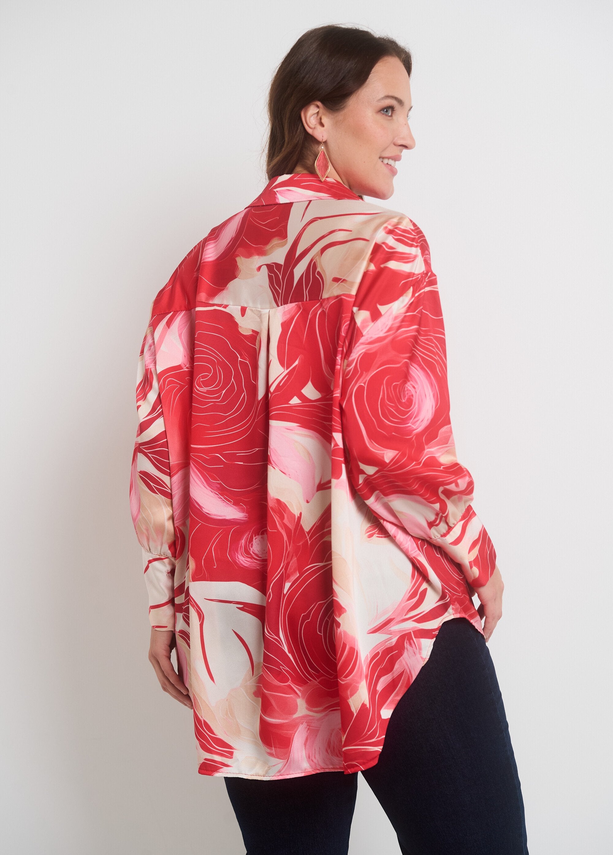 Blusa_de_satén_floral_de_manga_larga_rojo_y_rosa_DO1_curvy