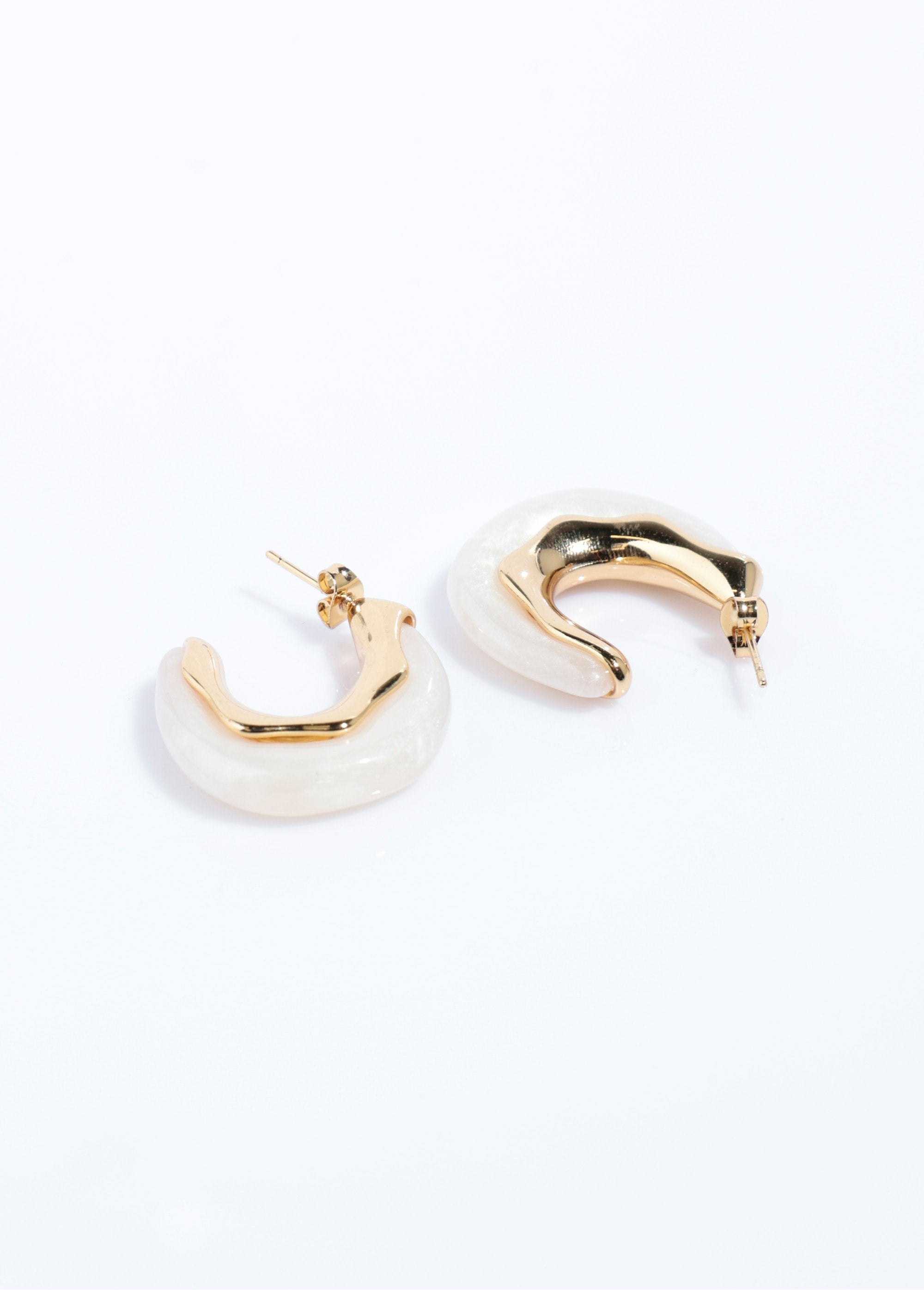 Pendientes_de_aro_de_acero_inoxidable_con_aspecto_elegante._Blanco,_Blanca_DE1_slim