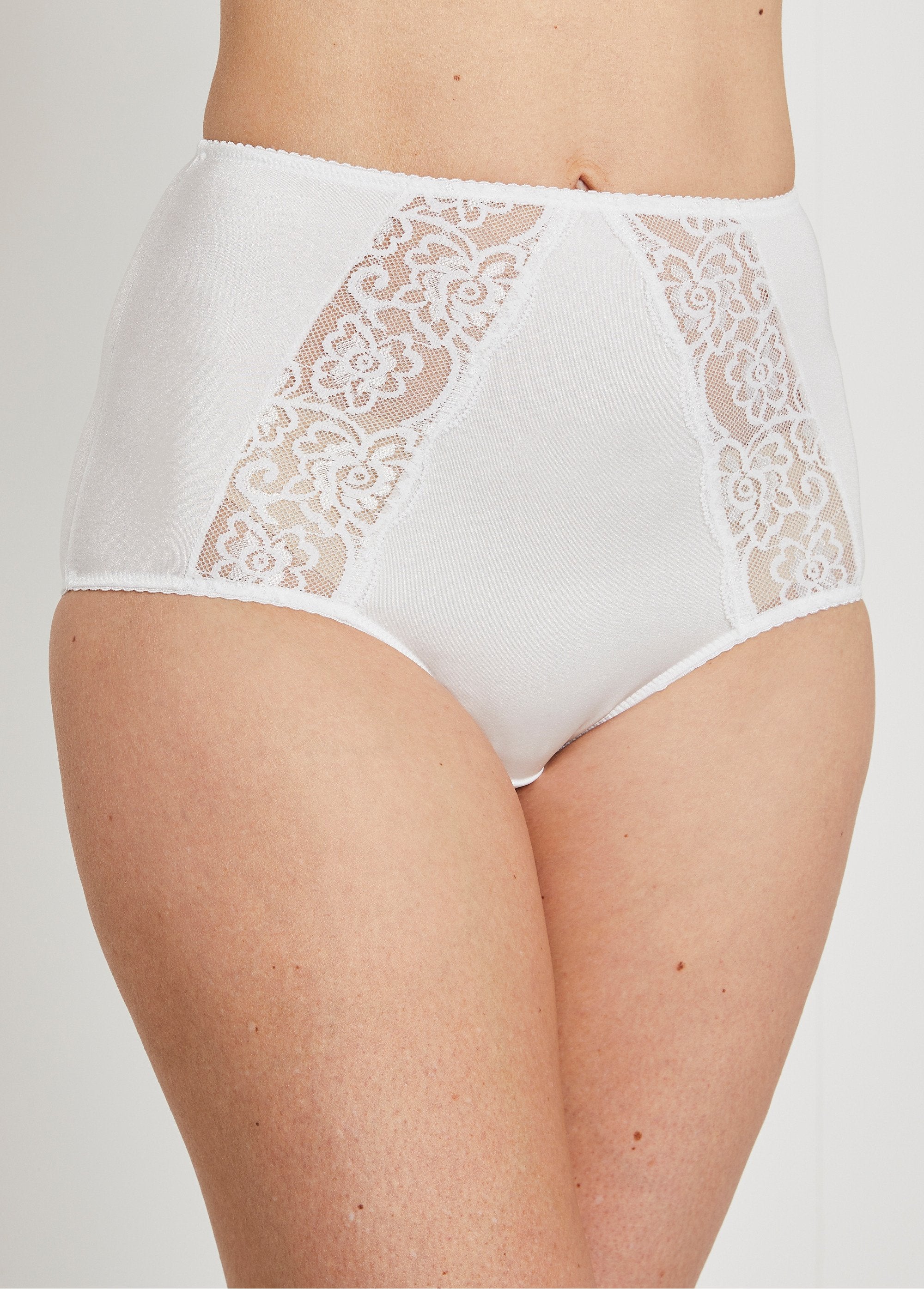 Bragas_envolventes_de_encaje_Blanco,_Blanca_FA1_slim