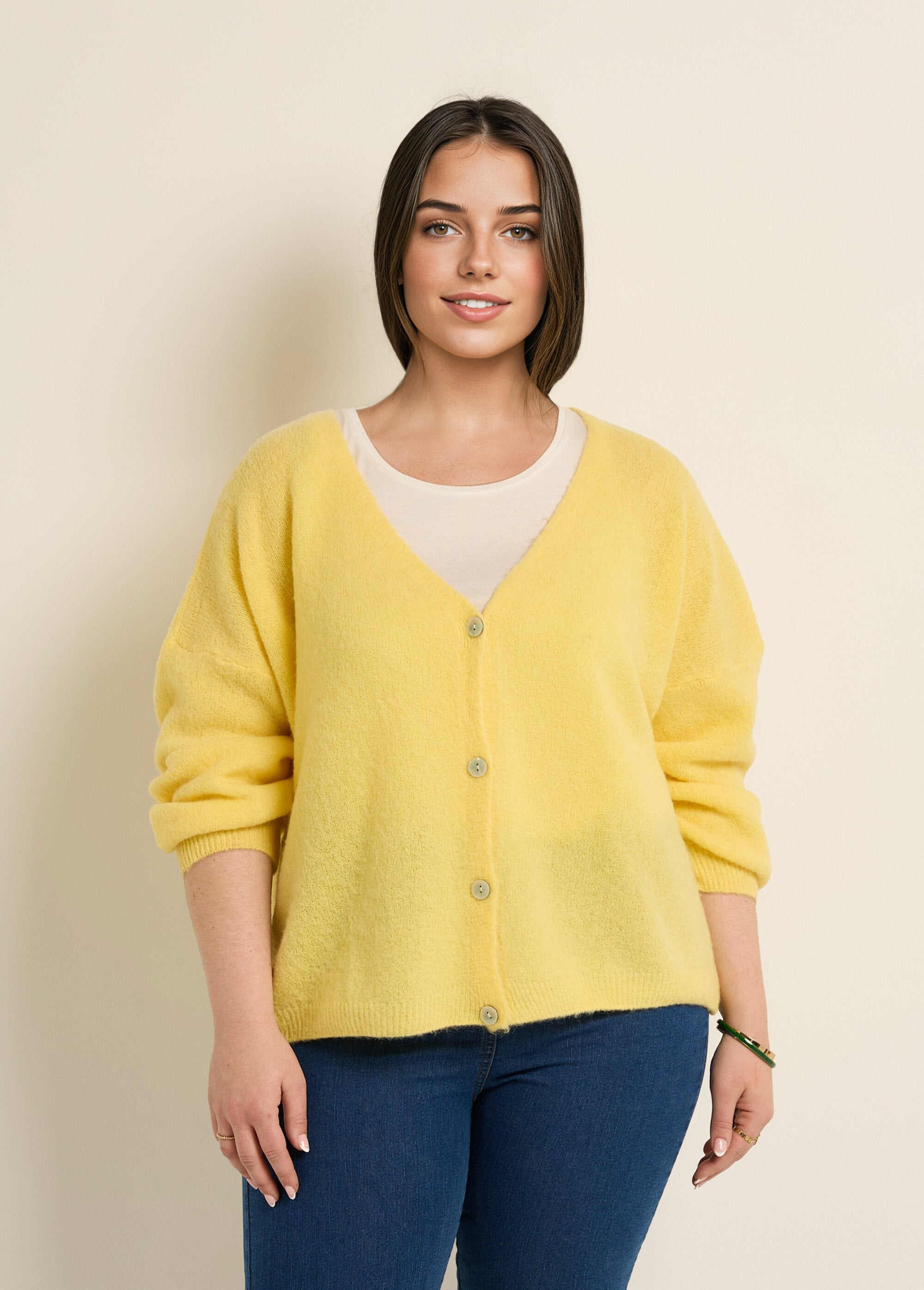 Cárdigan_de_punto_de_alpaca,_cuello_en_V_Amarillo_pálido_FA1_curvy