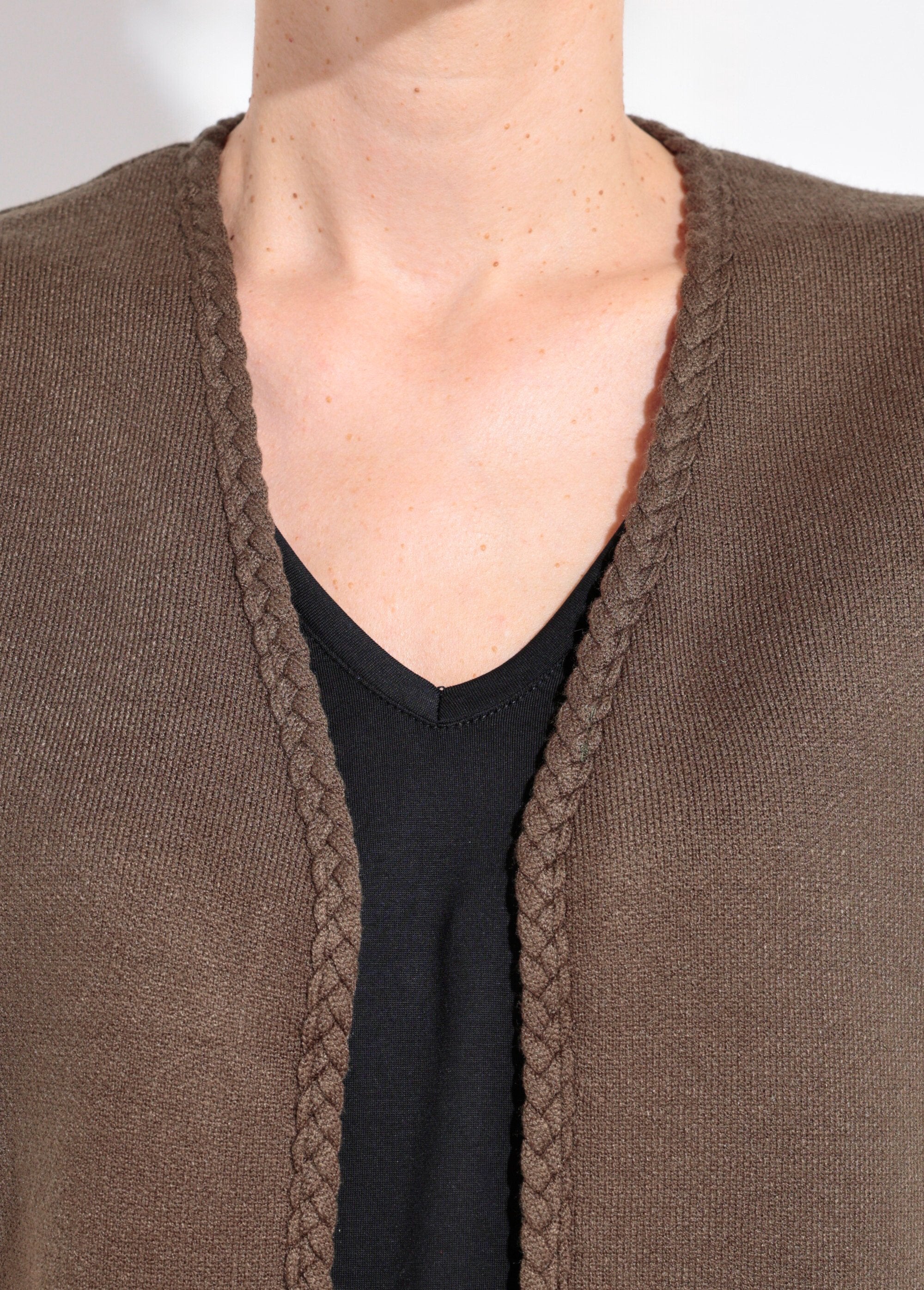 Chaleco_grueso_sin_mangas_con_detalles_trenzados._Caqui_DE1_slim