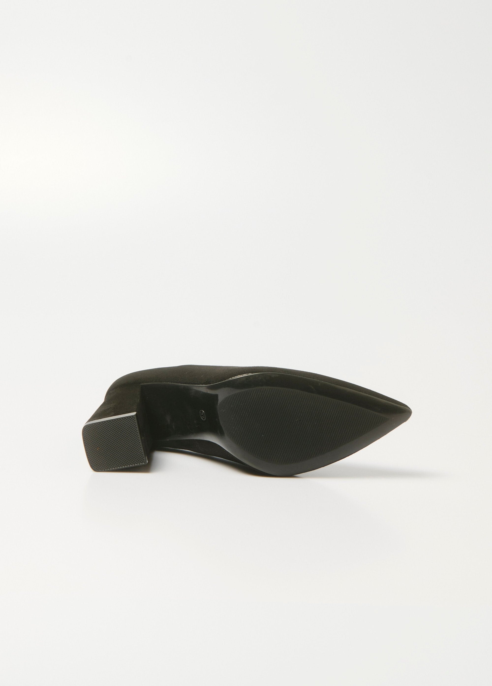 Salón_de_tacón_alto_con_acabado_ancho_de_ante_Negro_UN1_slim