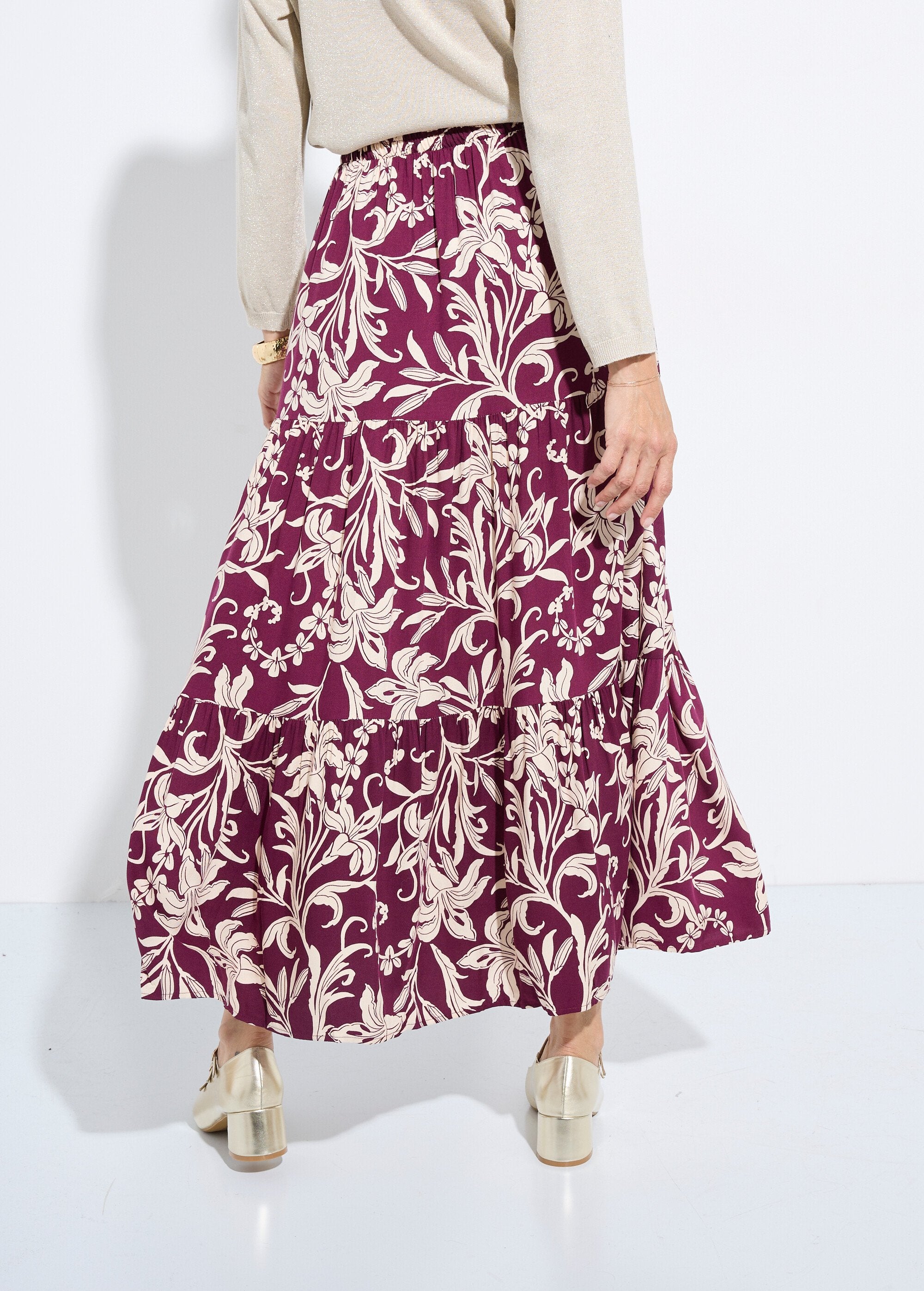 Falda_larga_con_volantes_y_estampado_de_lirios_Morado_y_crudo_DO1_slim