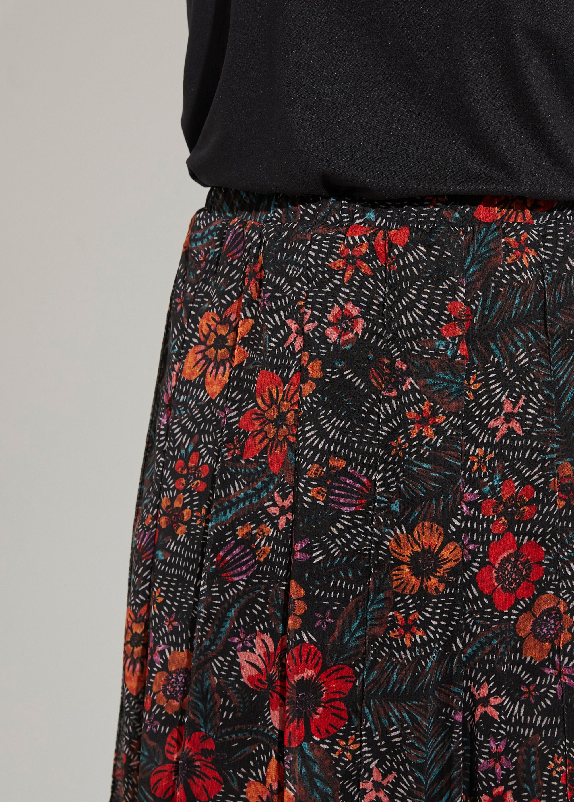 Falda_larga_acampanada_de_gasa_floral_Negro_y_rojo_DE1_slim