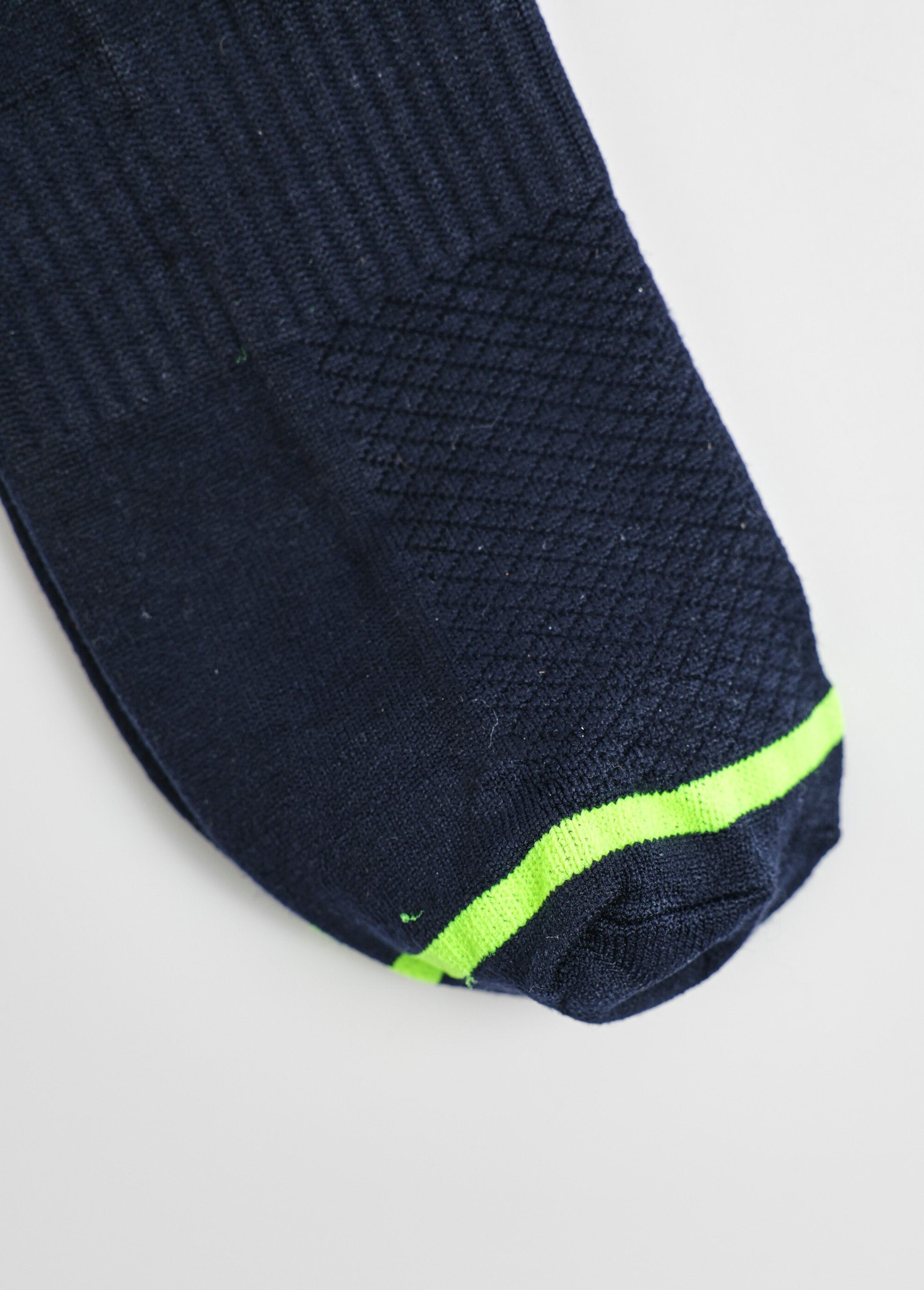 Paquete_de_3_calcetines_surtidos_de_colores_brillantes_Azul,_amarillo_y_blanco_DE3_slim