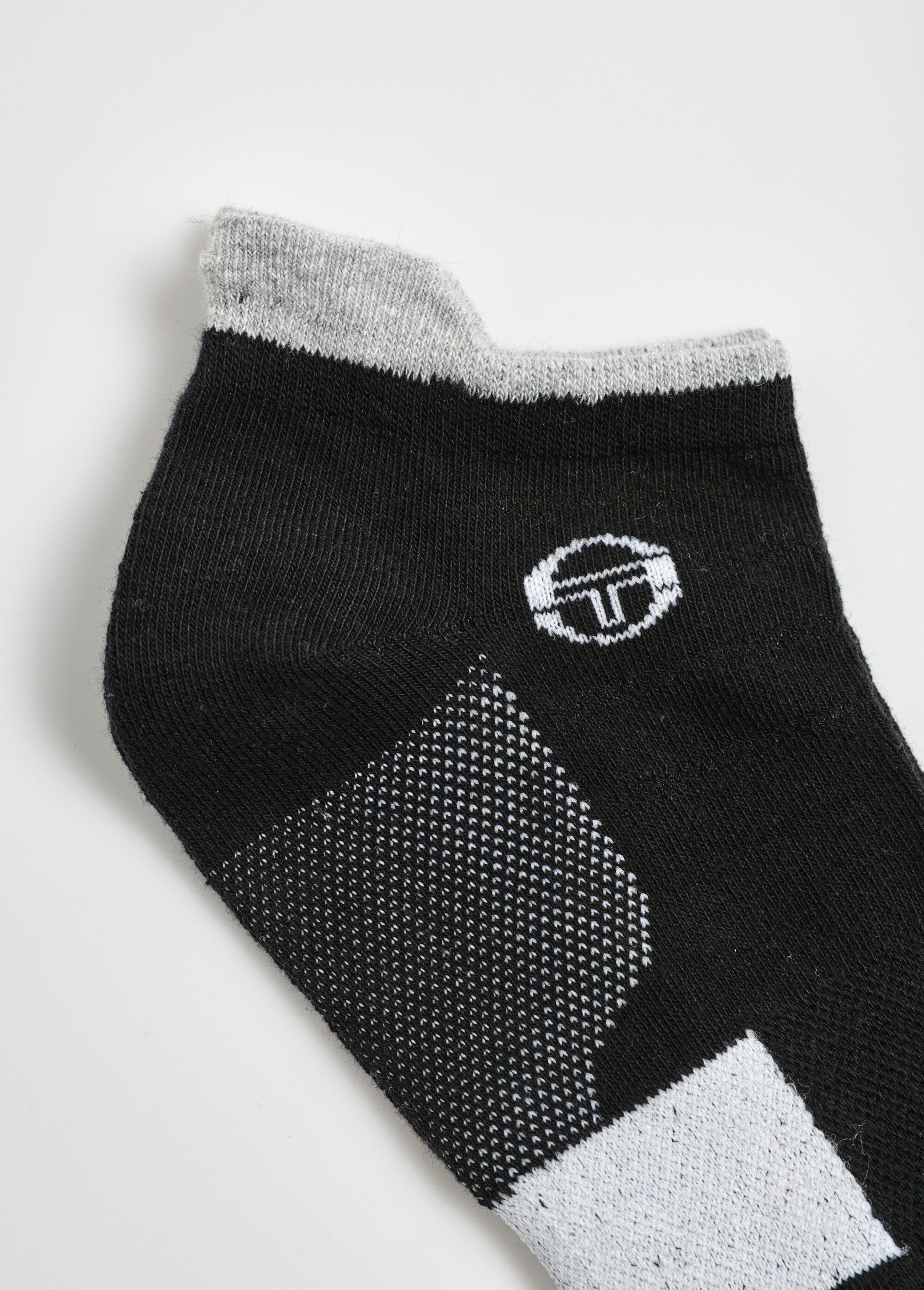 Pack_de_3_calcetines_con_detalle_en_el_talón_Gris_surtido_DE2_slim