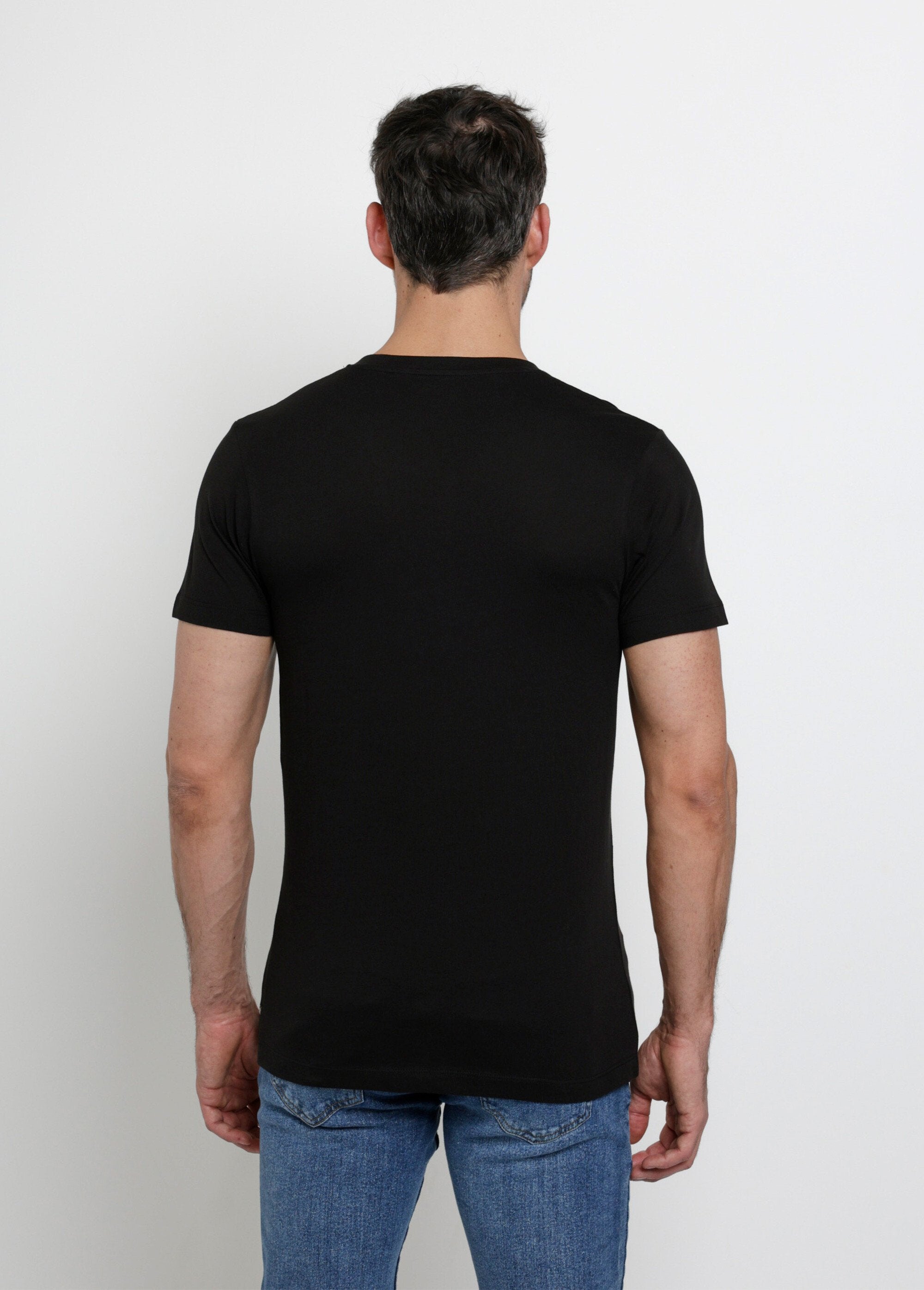 Camiseta_oscura_de_manga_larga_con_cuello_en_V_Negro_DO1_slim