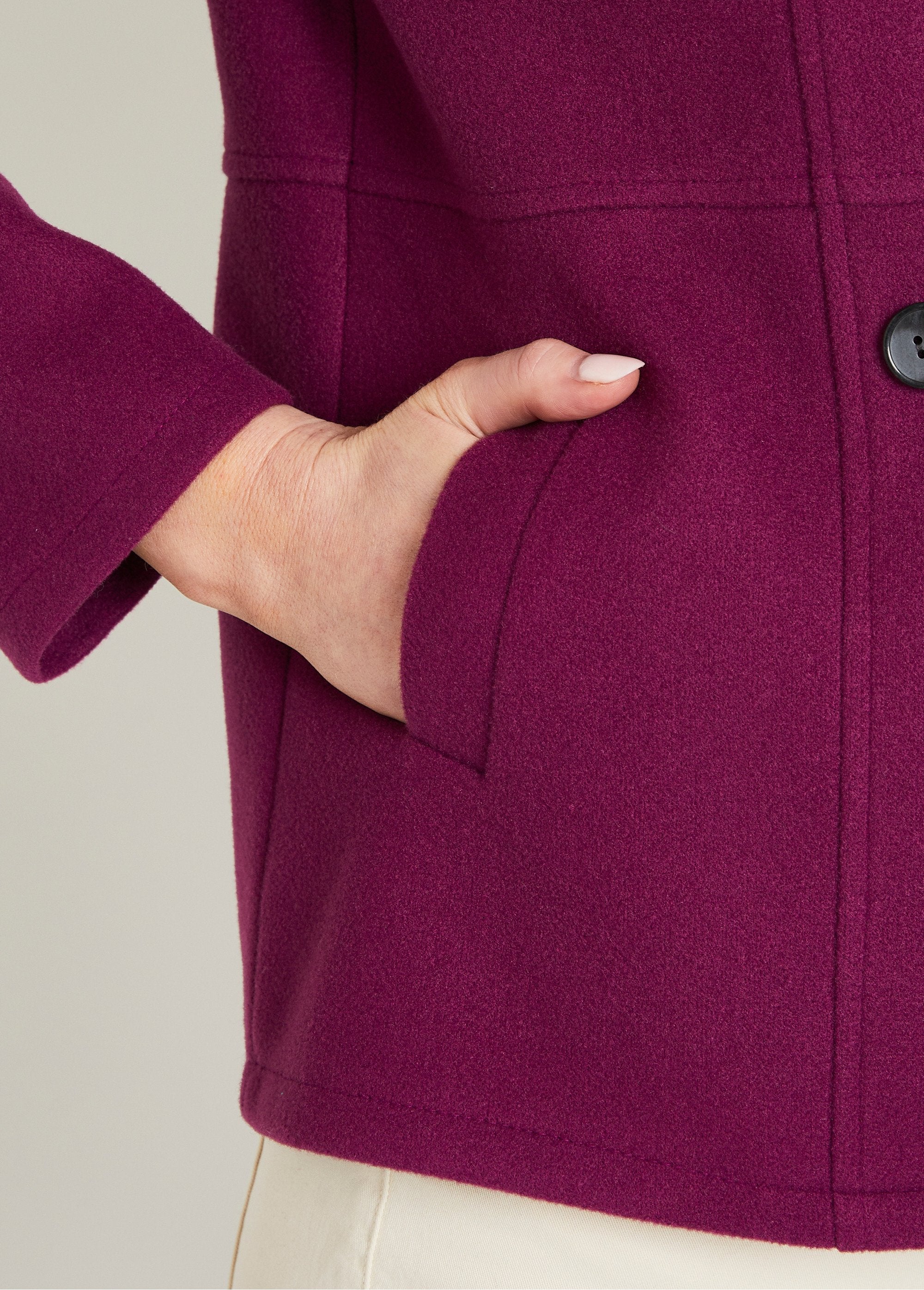 Chaquetón_corto_de_doble_botonadura_Ciruela_DE1_slim