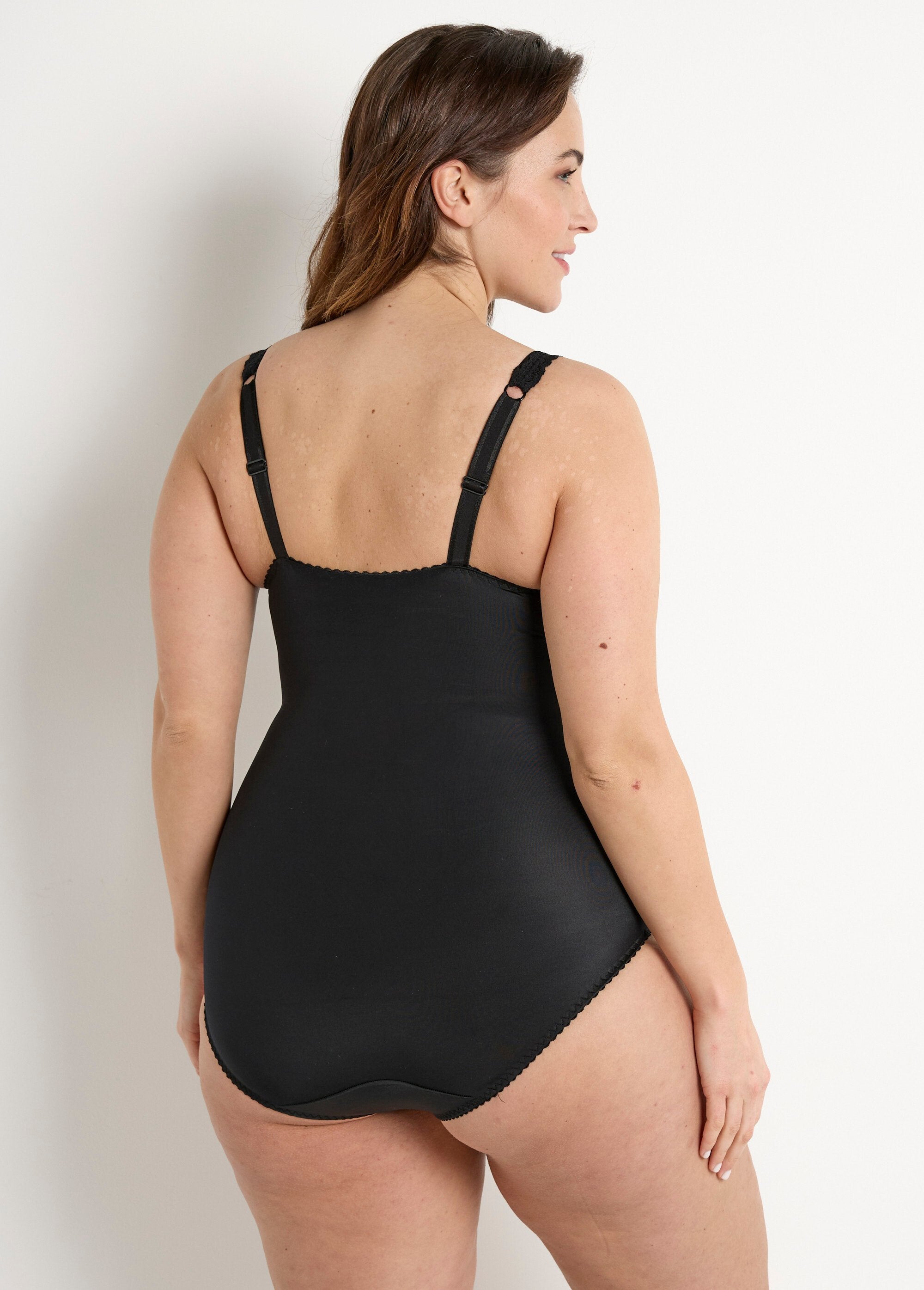 Body_sin_aros_con_encaje_incrustado_Negro_DO1_curvy