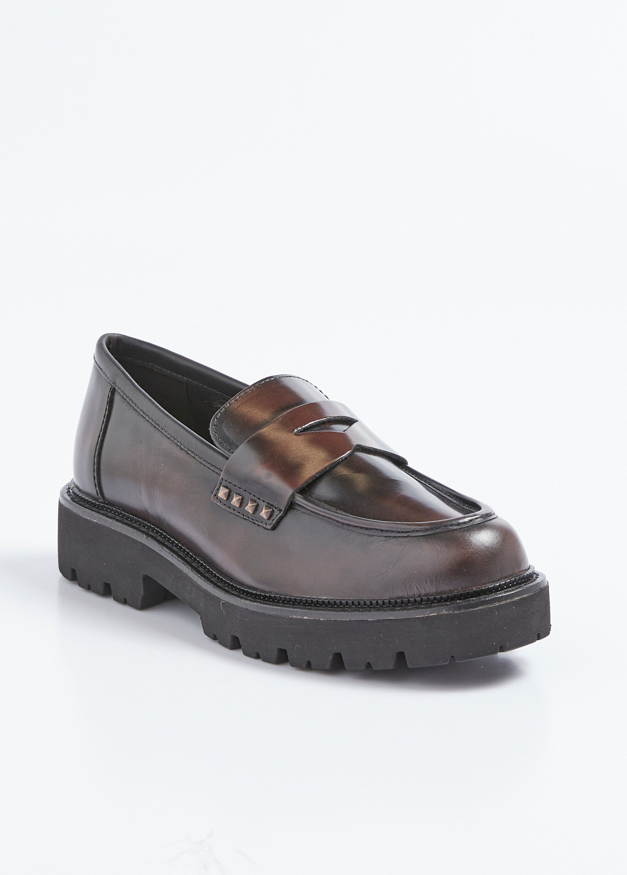 Mocasines_de_piel_con_suela_gruesa_y_dentada_Castaño_FA1_slim