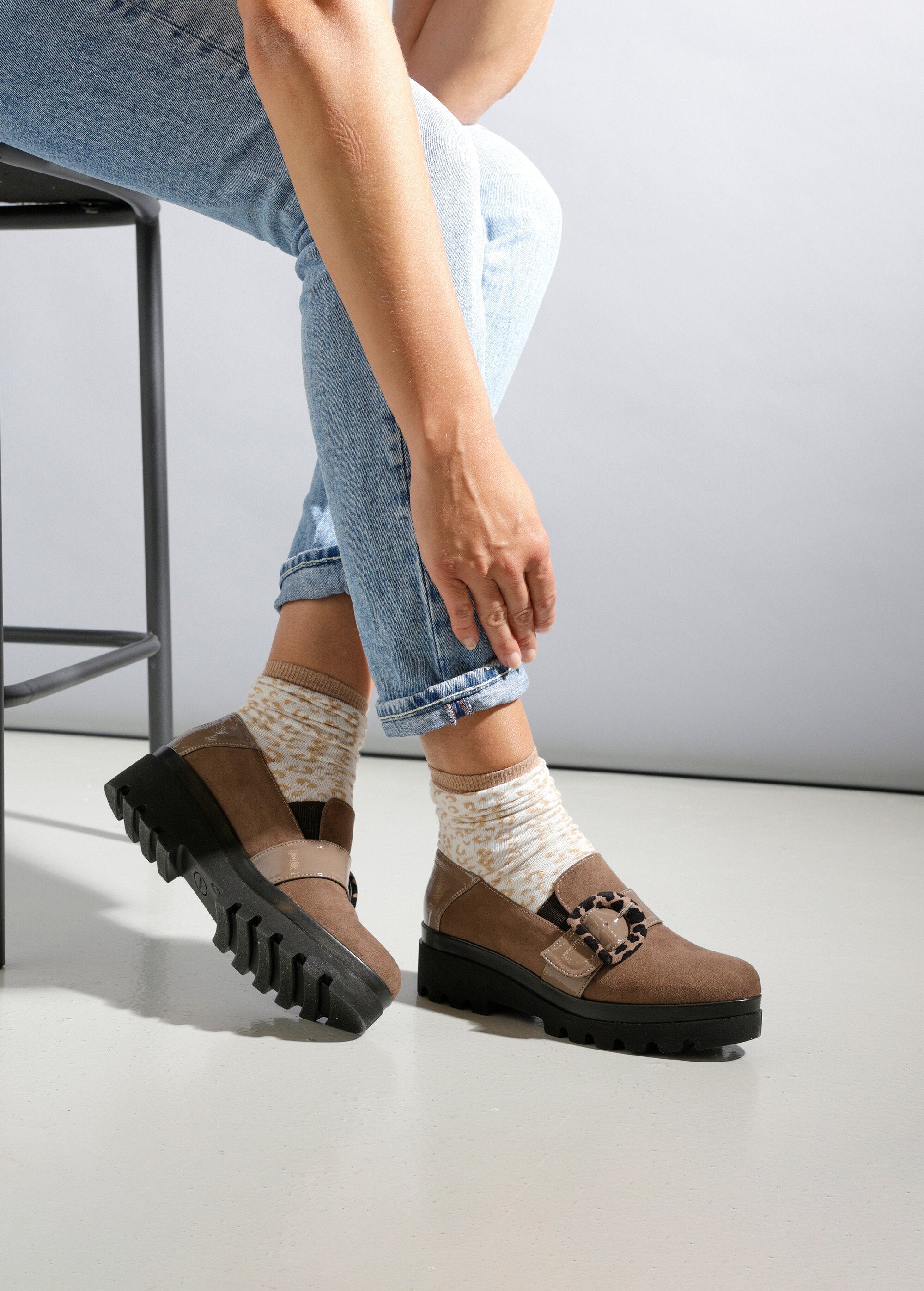 Mocasines_con_suela_elástica_y_tacos,_ancho_cómodo_Castaño_SF1_slim