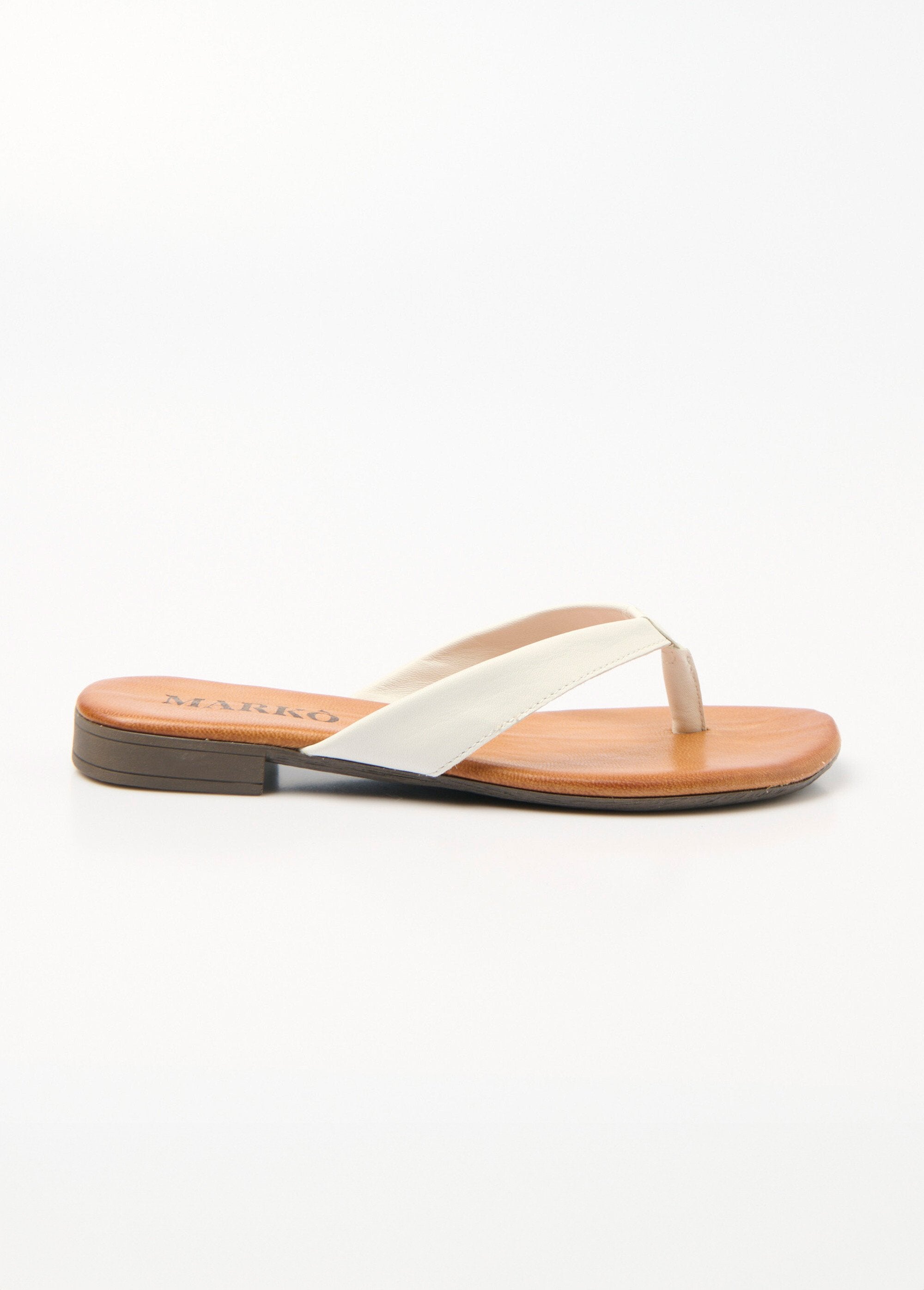 Elegantes_mules_de_piel_con_tiras_tipo_chanclas_Blanco,_Blanca_DR1_slim