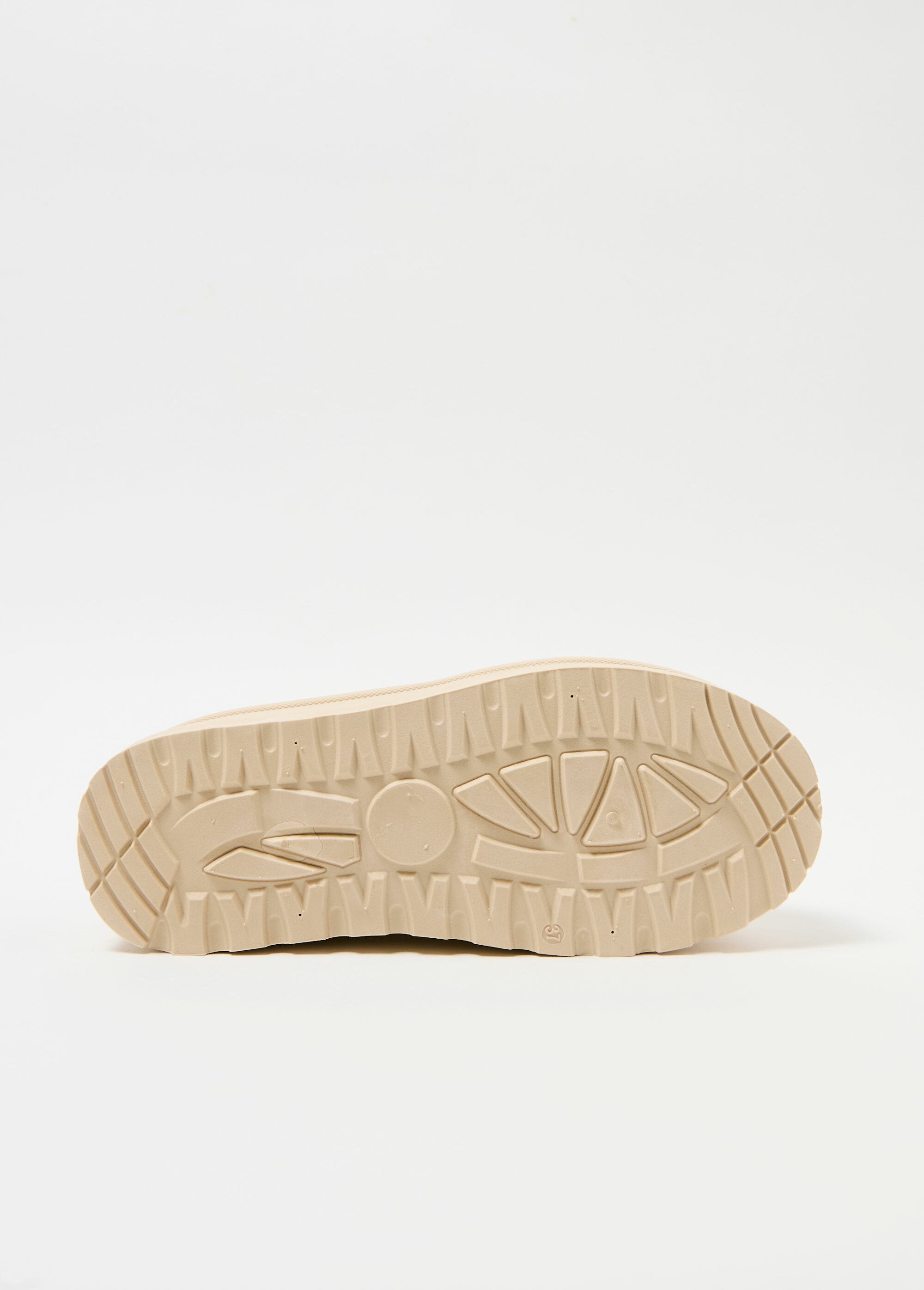 Mules_cálidos_con_cuña_estilo_zueco_Beige_UN1_slim