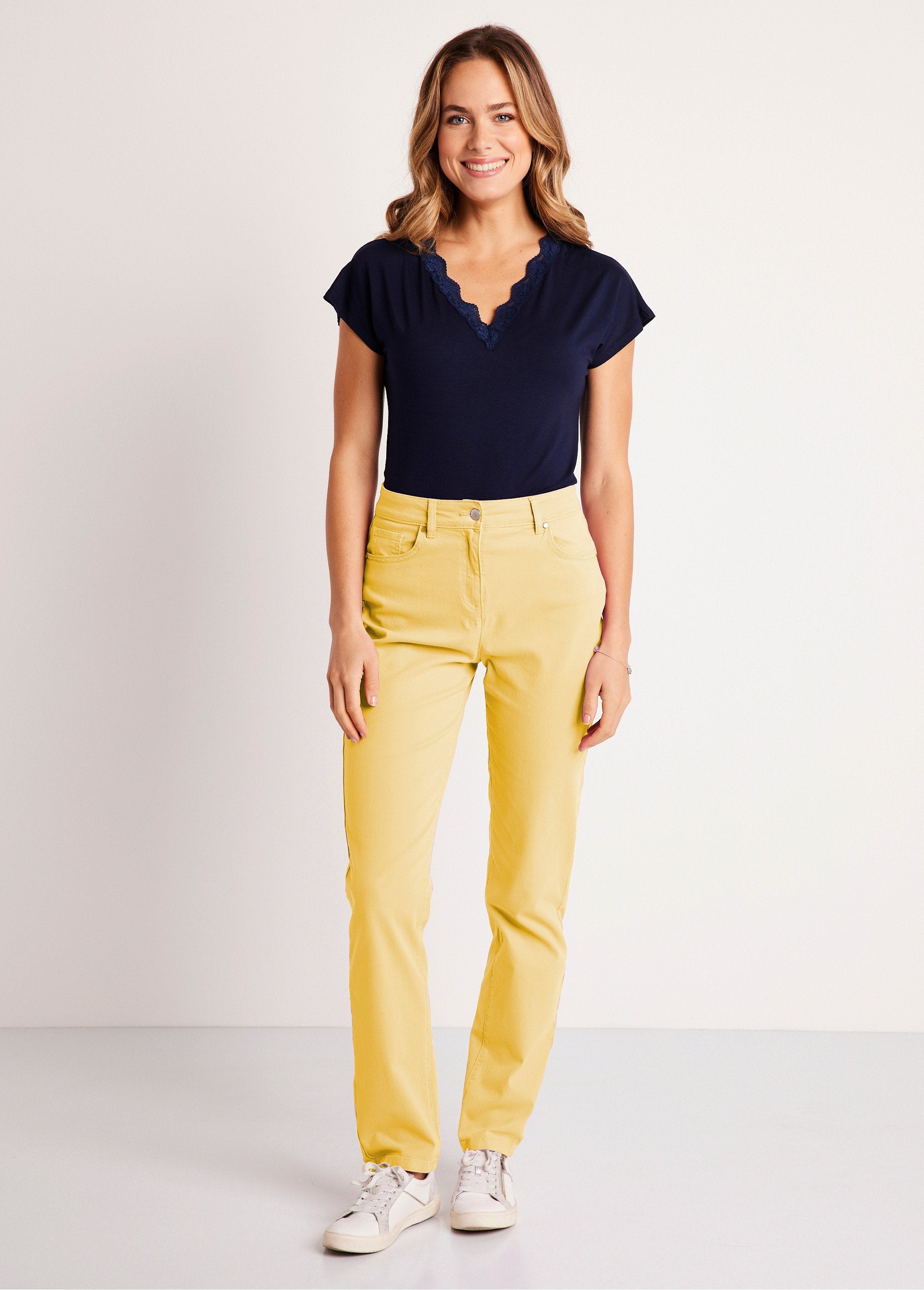 Pantalón_recto_de_cinco_bolsillos_de_algodón_elástico_AMARILLO_SF1_slim