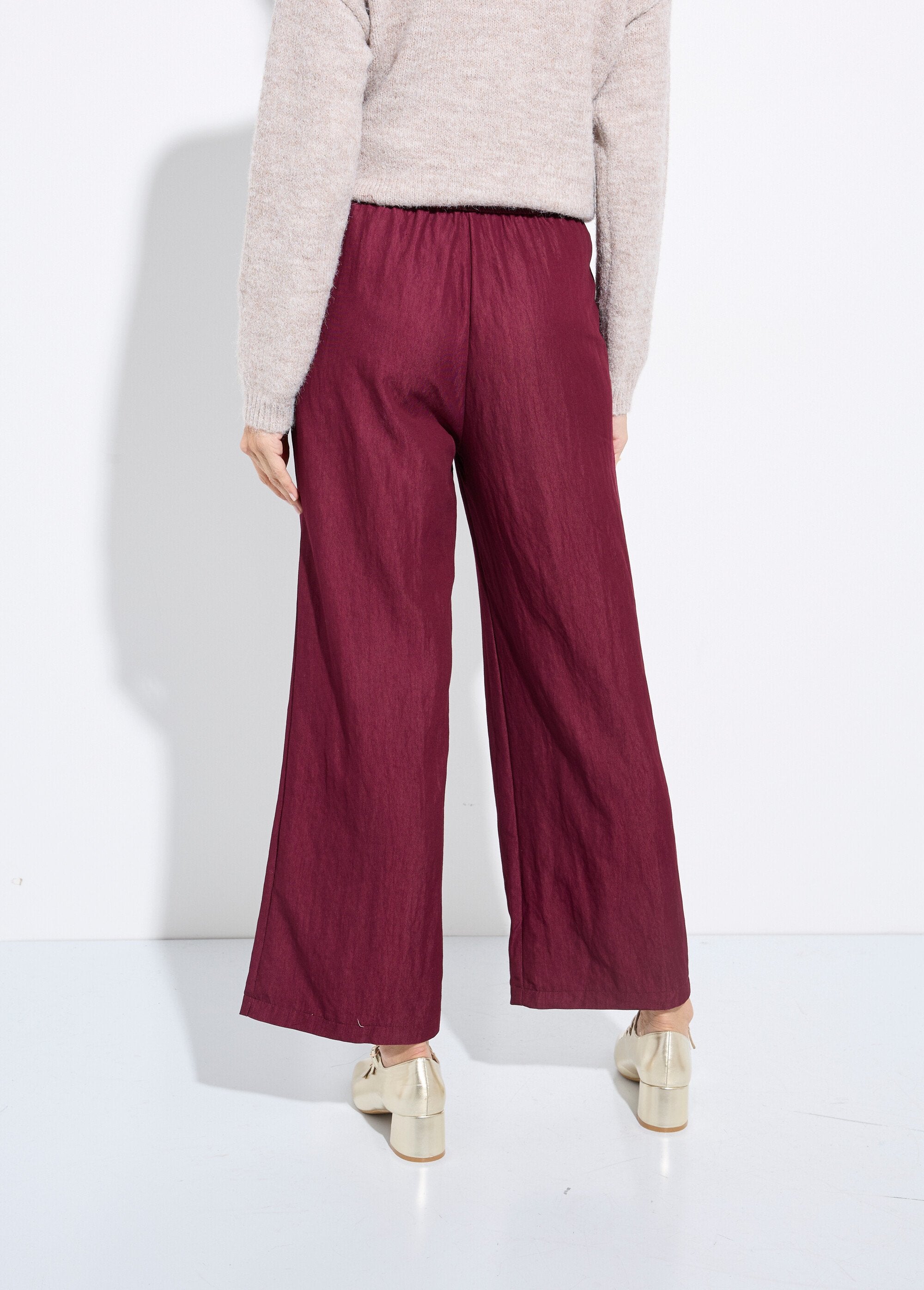 Pantalones_fluidos_elásticos_de_sarga_lisa_Burdeos_DO1_slim