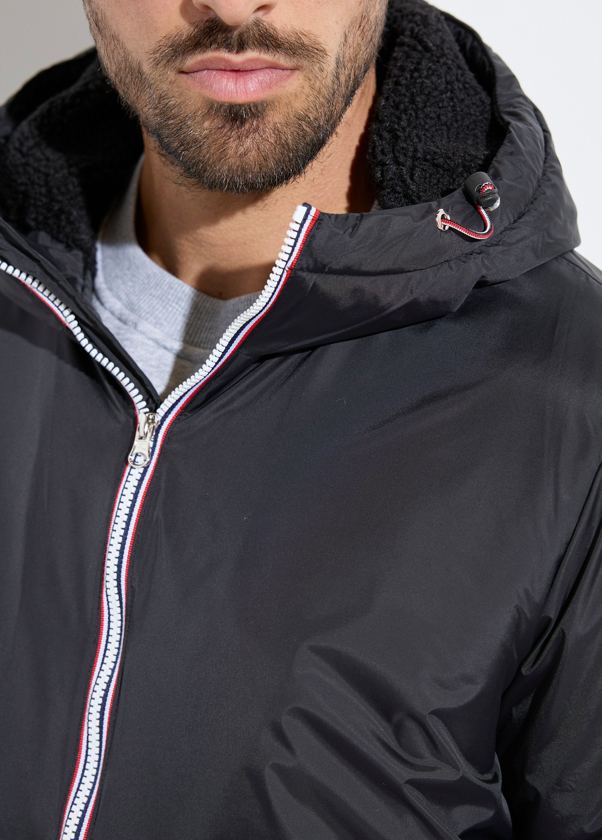 Parka_corta,_cálida_y_repelente_al_agua._Negro_DE1_slim