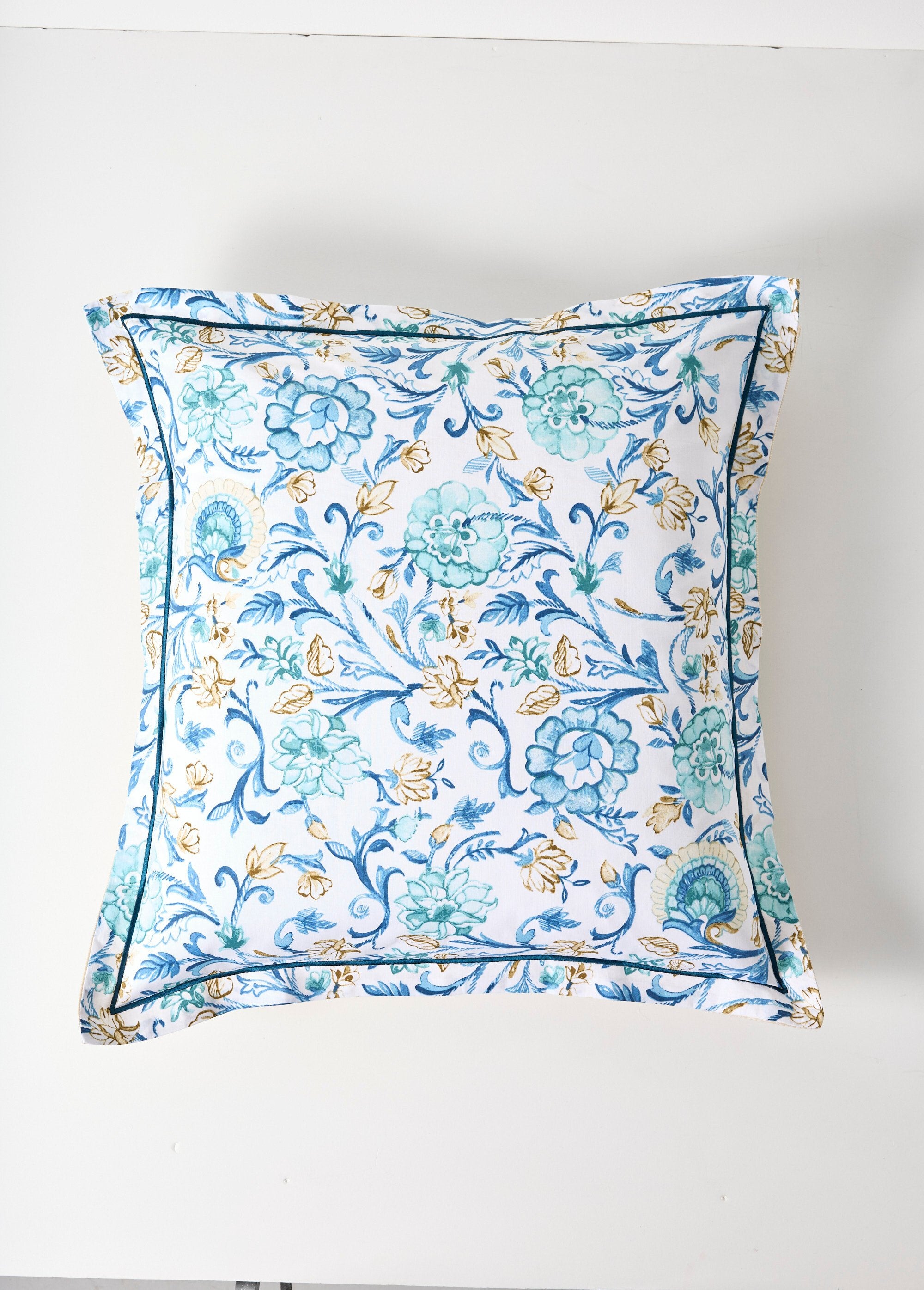 Juego_de_cama_de_4_piezas_con_sábana_encimera,_camelias_Azul_DE4_slim