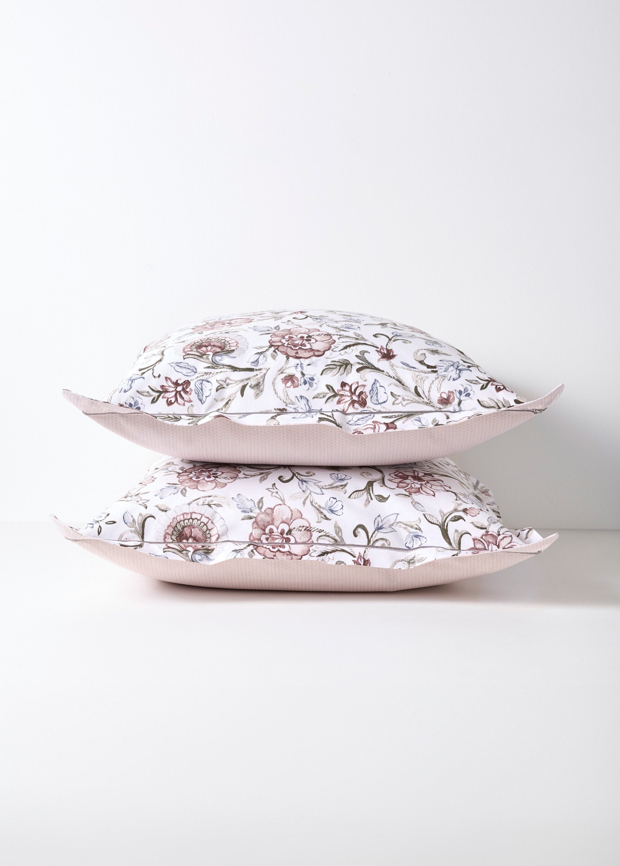 Juego_de_cama_de_4_piezas_con_sábana_encimera,_camelias_Gris_DE1_slim