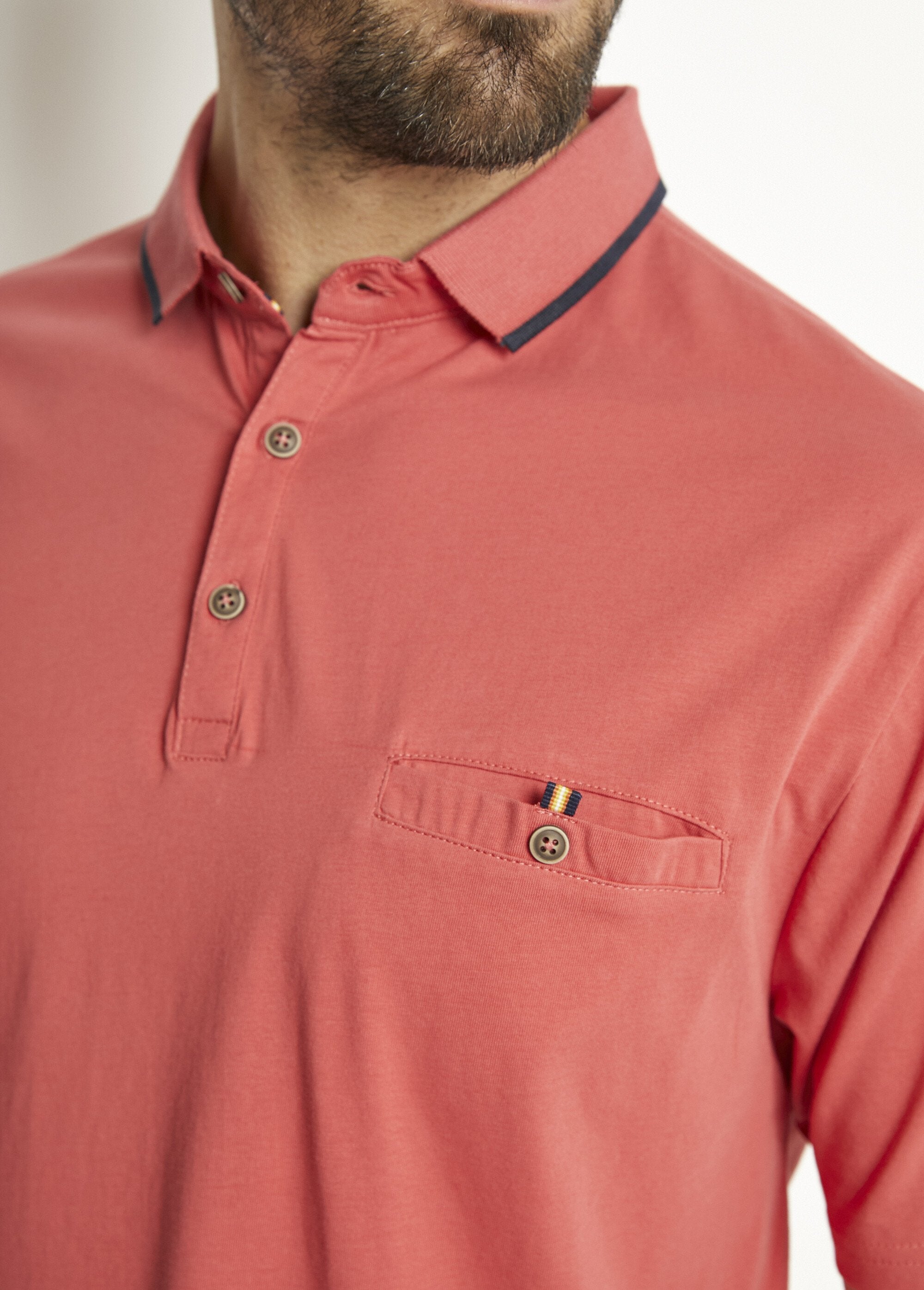 Polo_de_punto_liso_con_cuello_de_algodón_bicolor_Coral_DE1_slim
