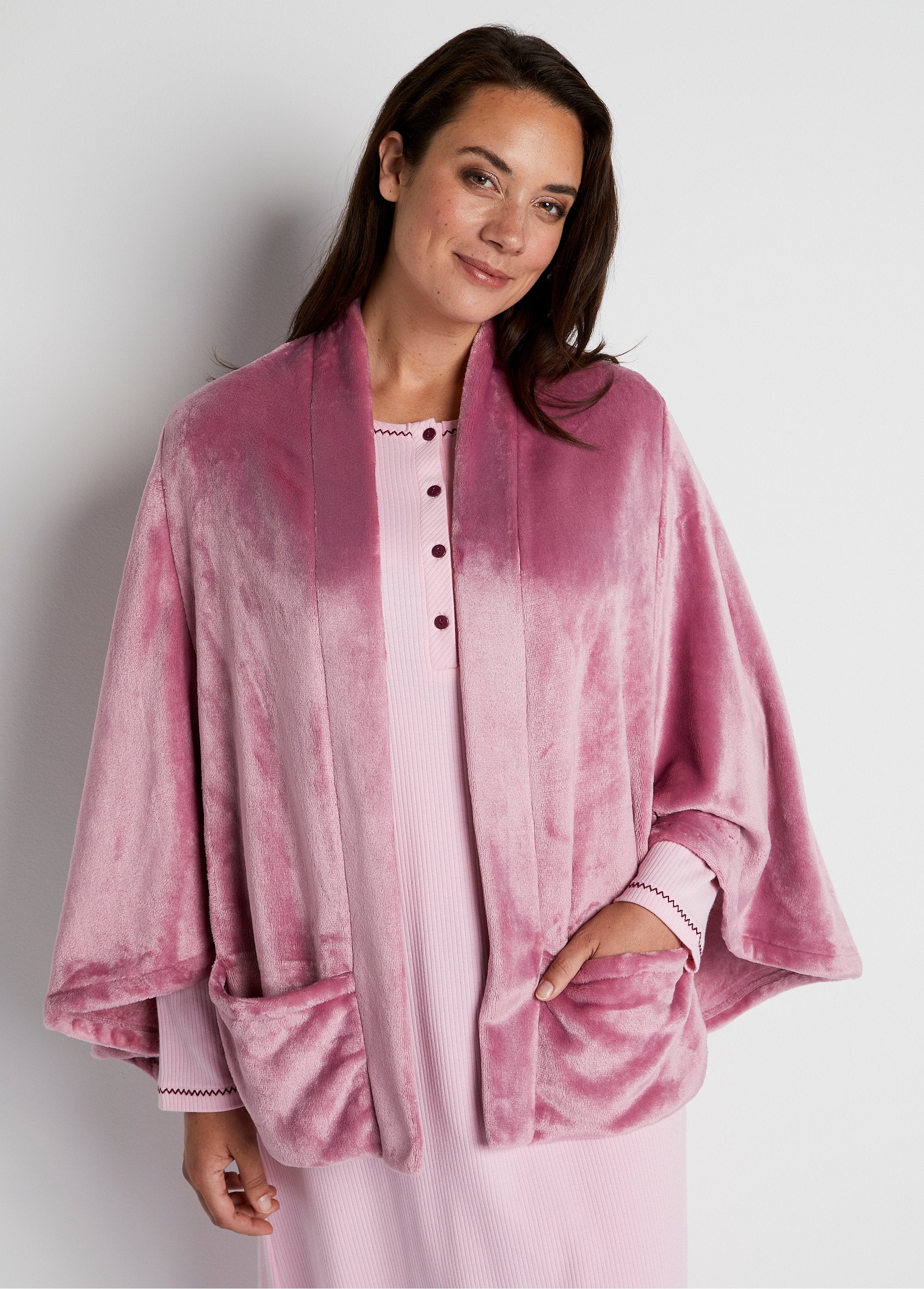 Poncho_de_punto_de_felpa_de_borde_a_borde_rosa_la_FA1_curvy