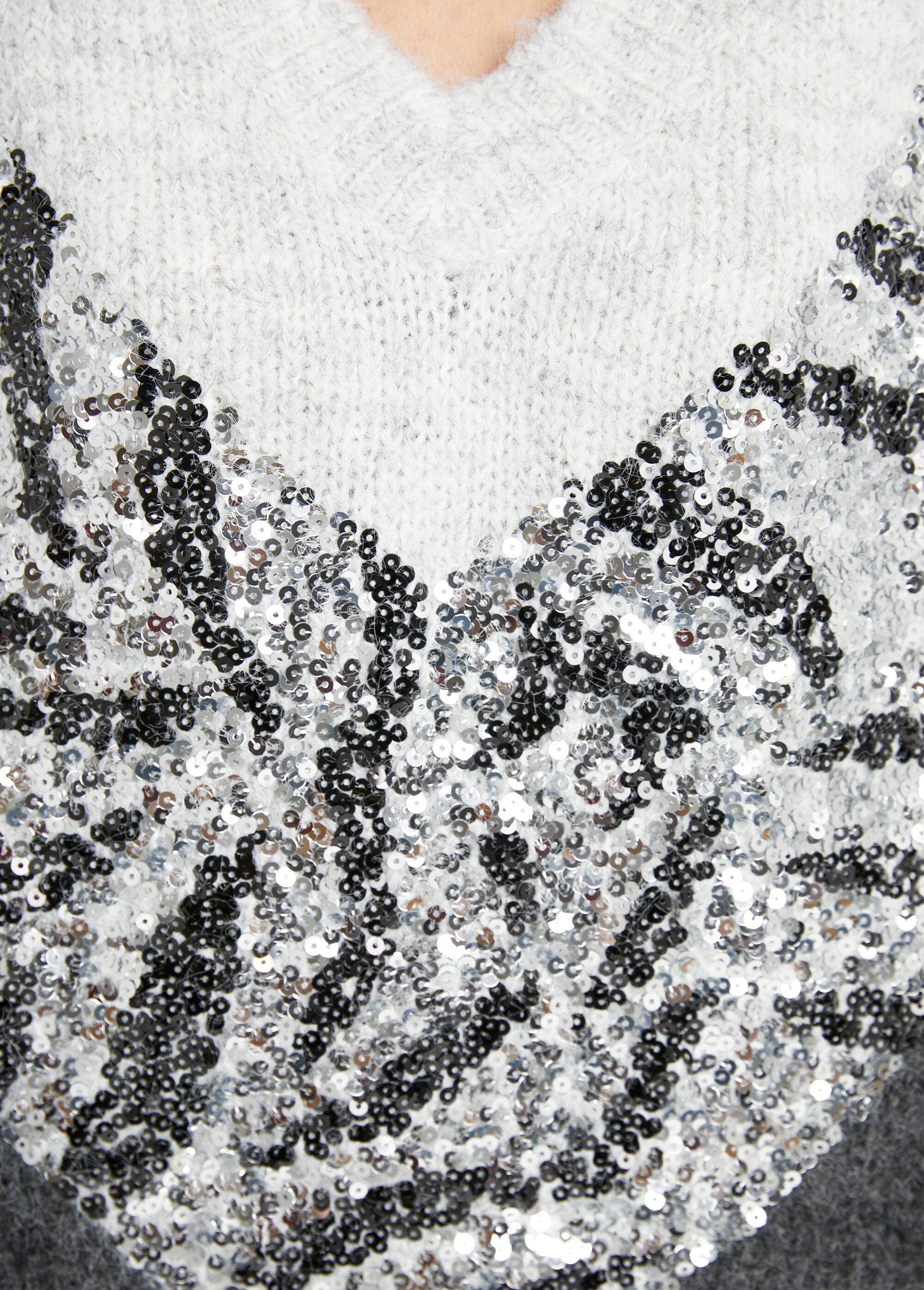 Cálido_jersey_bicolor_con_cuello_en_V_y_lentejuelas_Gris_DE3_slim