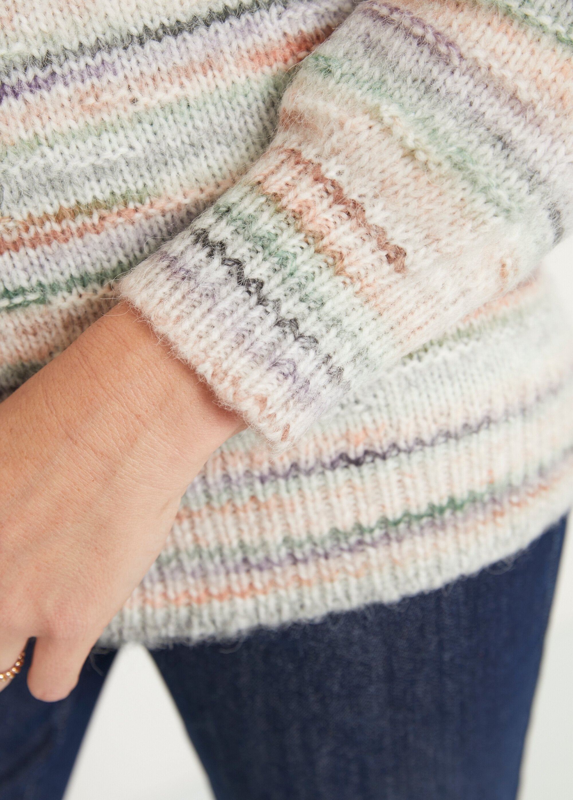 Cálido_jersey_de_cuello_redondo_con_lana_mandarina_y_verde_DE2_slim