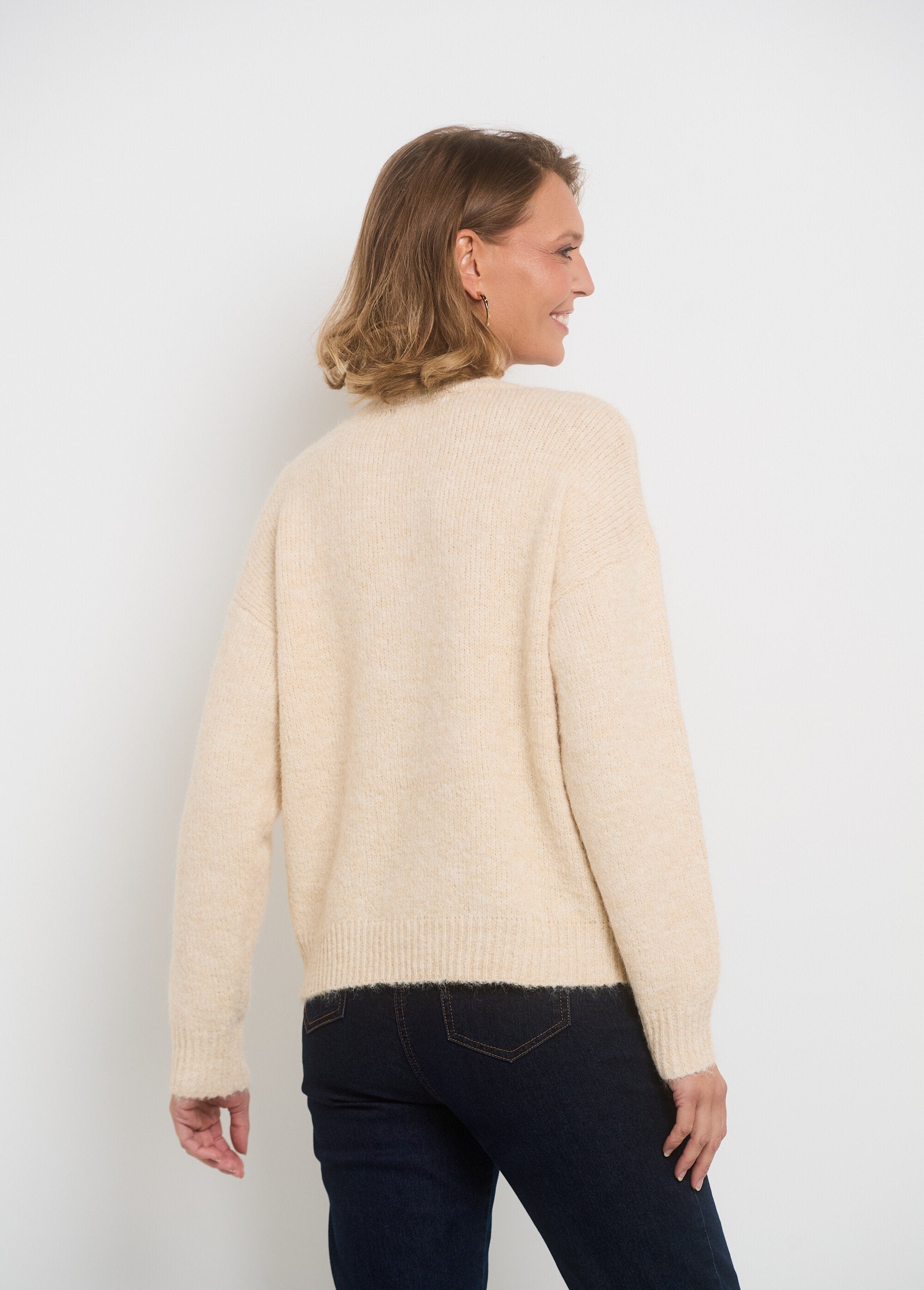 Cálido_jersey_de_cuello_redondo_con_mensaje_de_fantasía_Beige_DO1_slim