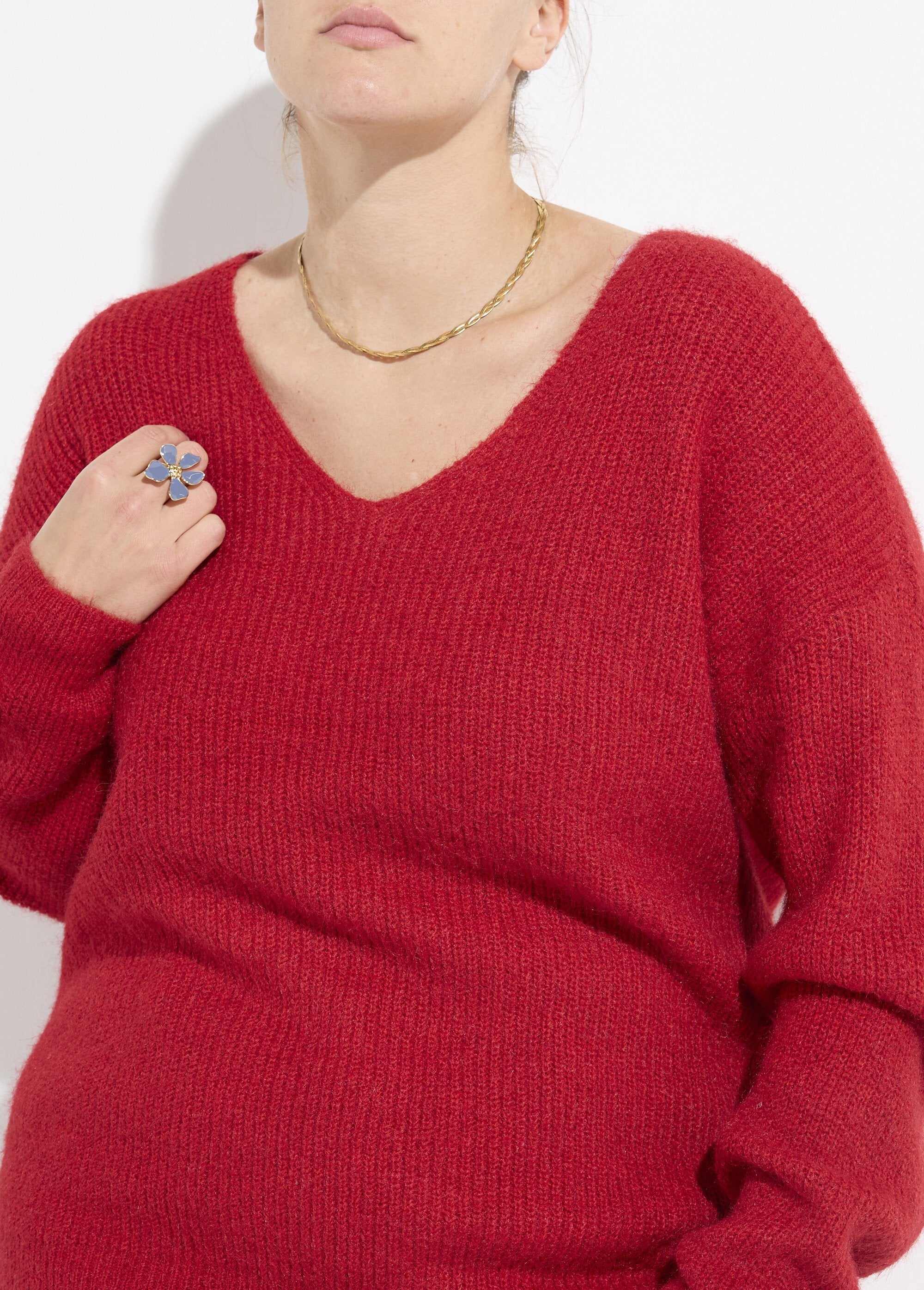 Suéter_cálido_con_cuello_en_V_en_punto_de_lana_esponjoso_Rojo_DE1_curvy