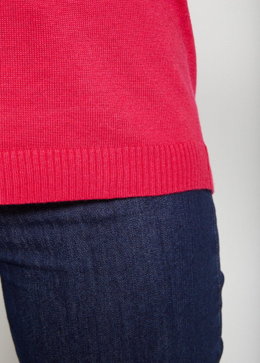 Suave_jersey_de_pedrería_con_cuello_alto_rosa_india_DE2_slim