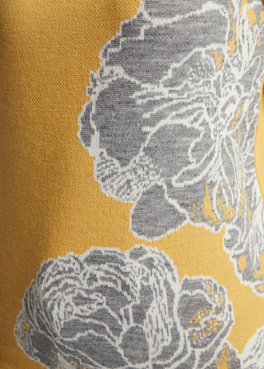 Jersey_de_cuello_redondo_en_jacquard_floral_con_lana_miel_y_gris_DE3_slim