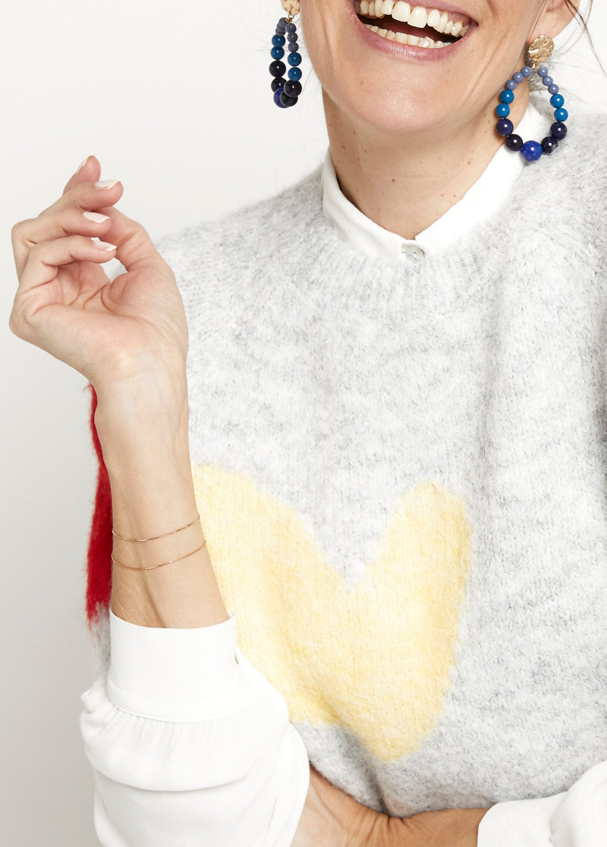 Suéter_de_manga_corta_con_detalles_de_corazones_Gris_DE1_slim