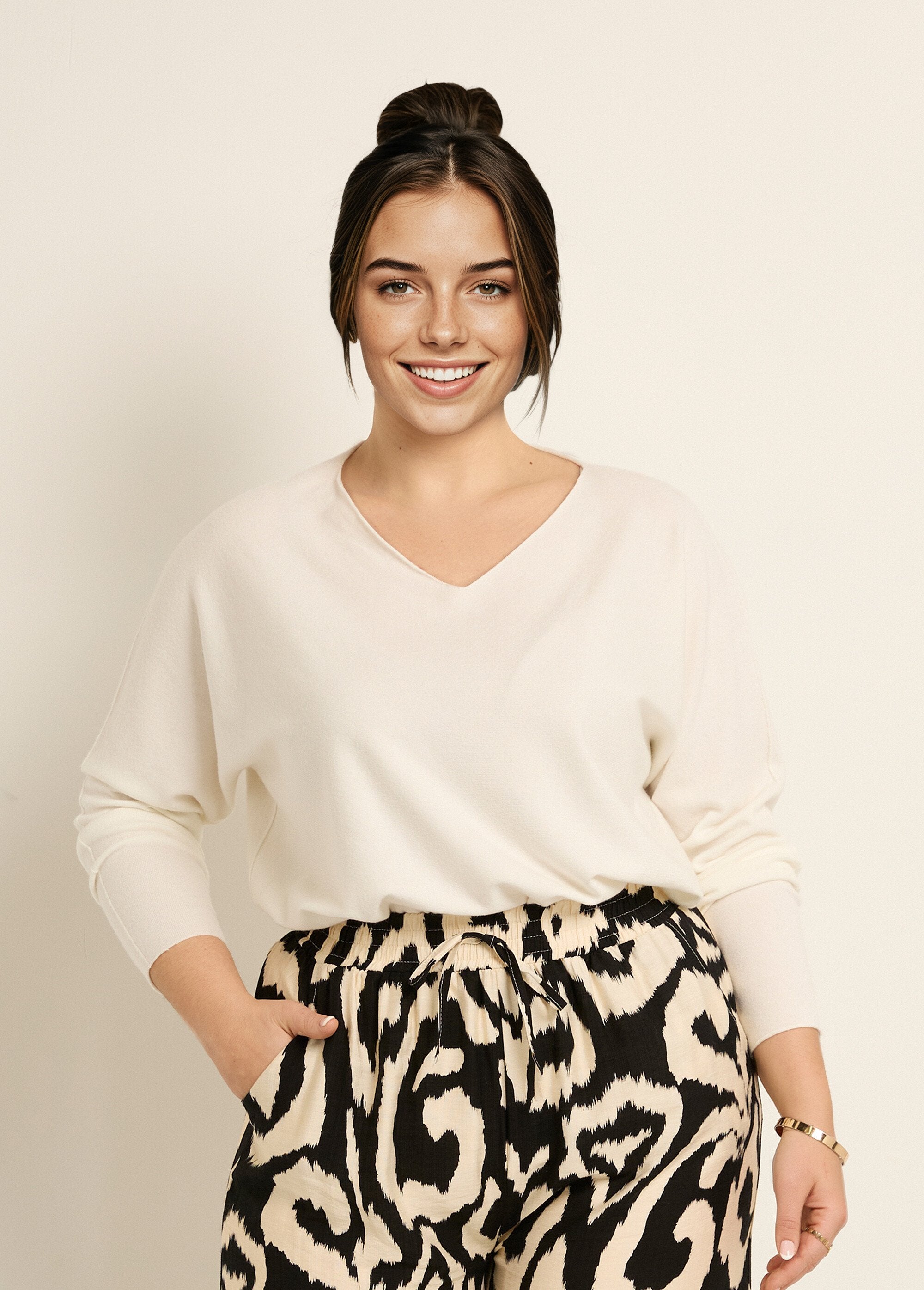Suéter_túnica_de_punto_con_sisas_caídas_Blanco,_Blanca_FA1_curvy