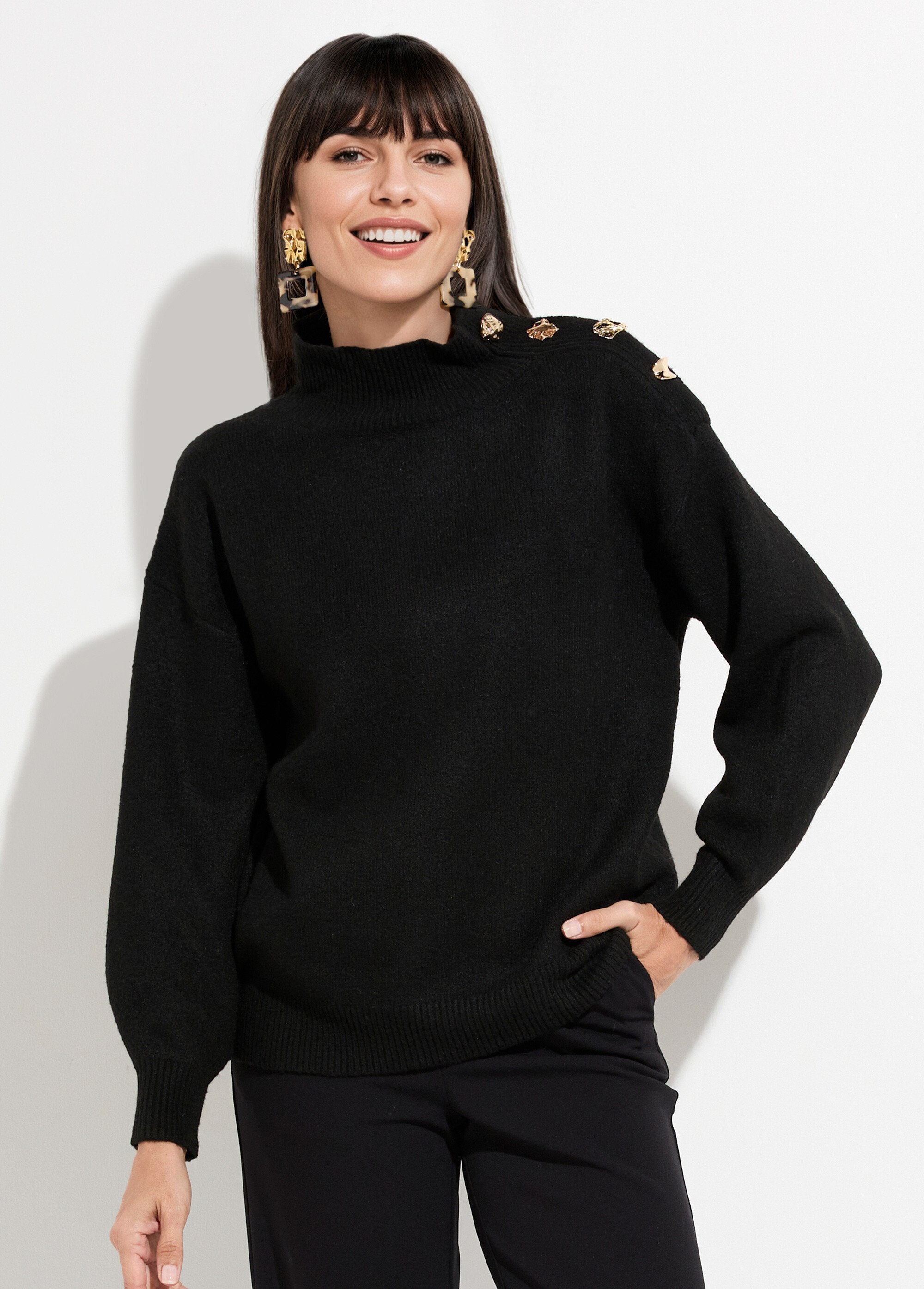 Suéter_de_cuello_alto_con_botones_de_joya_de_metal_Negro_FA1_slim