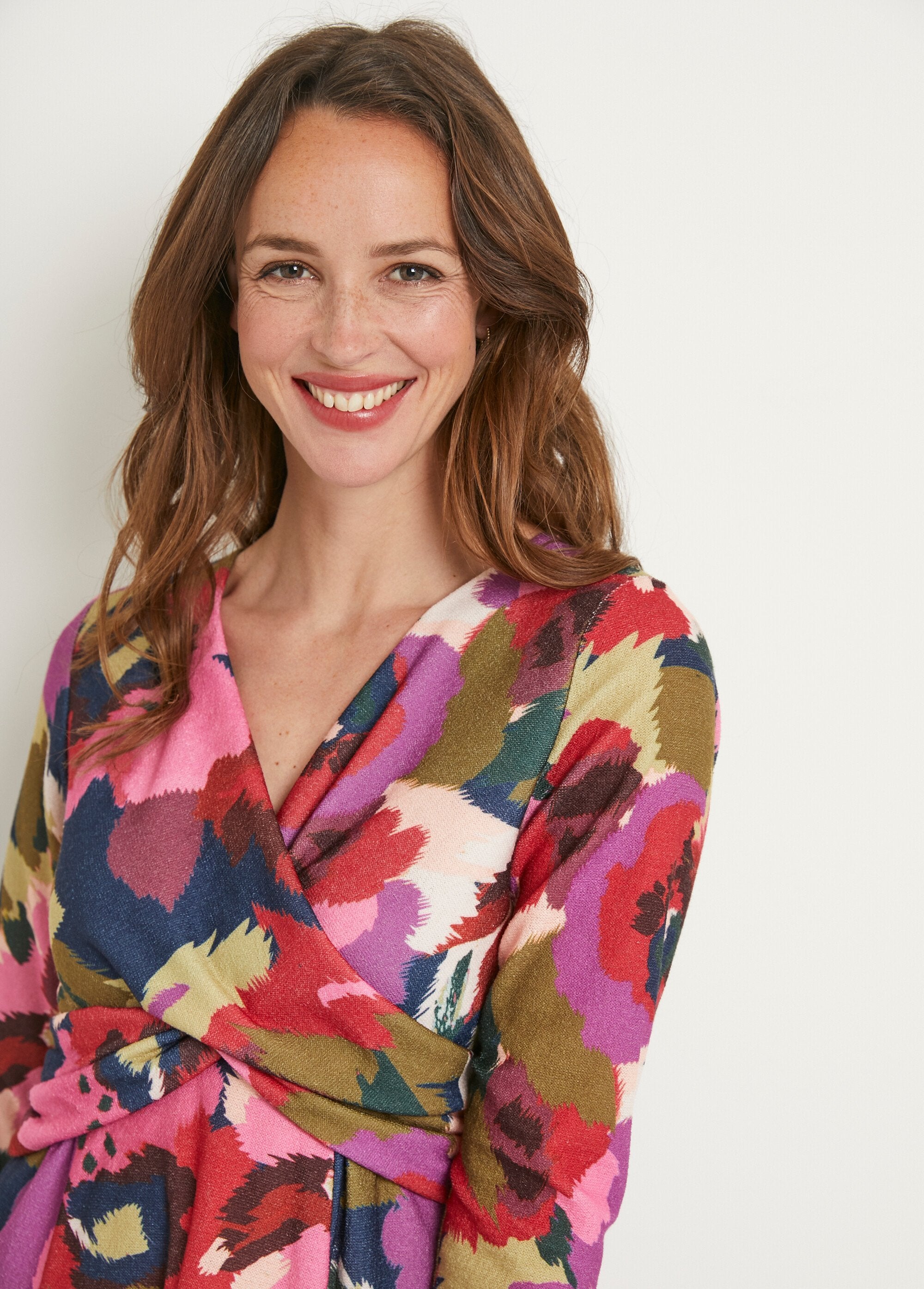 Vestido_corto_estampado_con_mangas_3/4_Azul_marino_y_rosa_DE1_slim